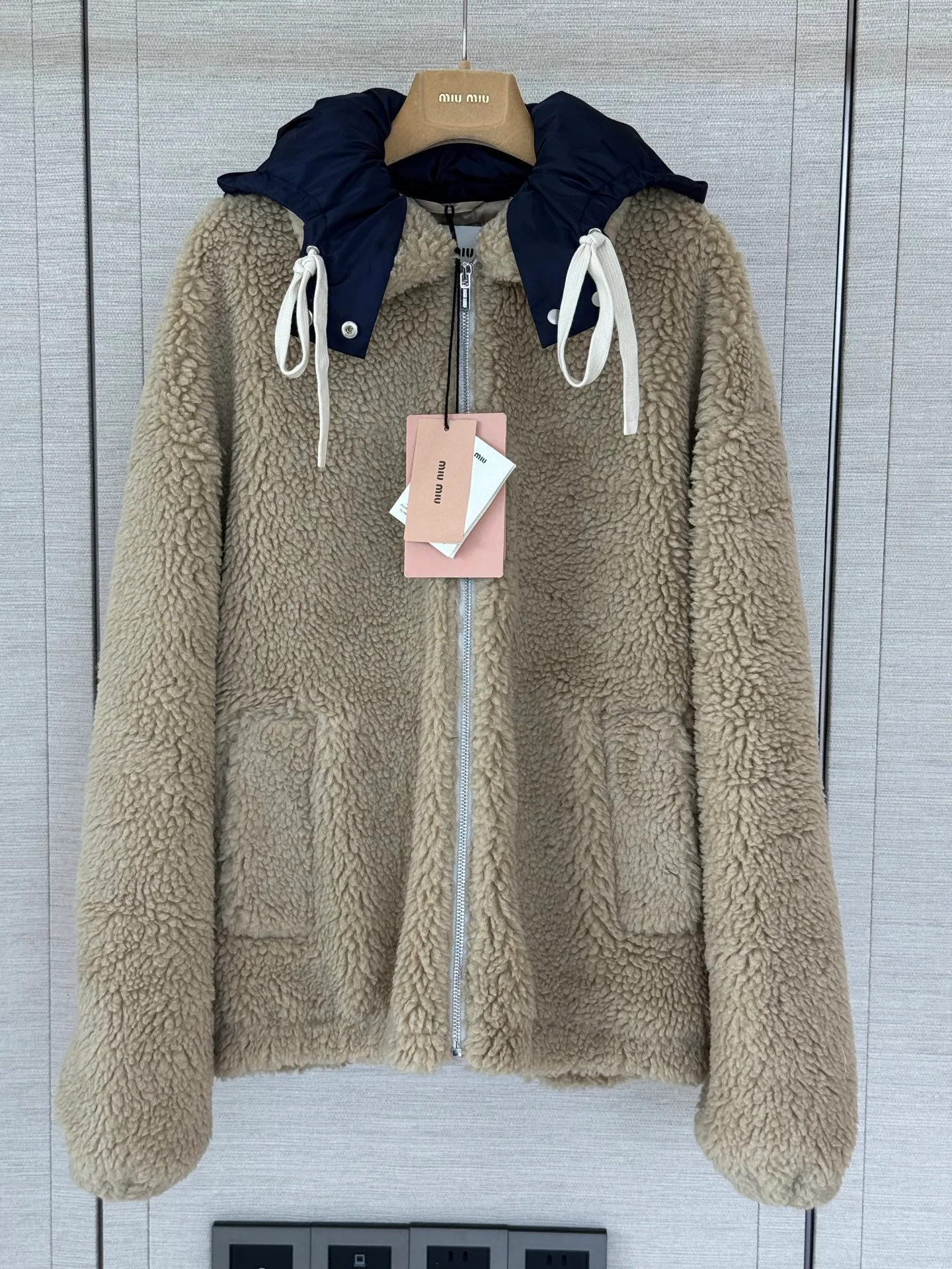 Куртки И Пуховики Женские Miu Miu 18815217