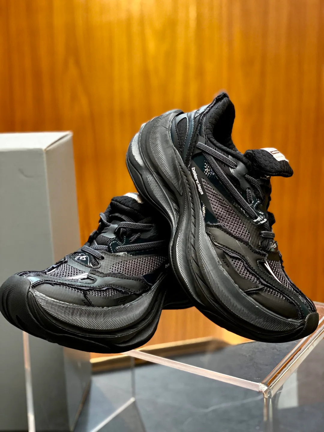 Кроссовки Женские Balenciaga 16934987