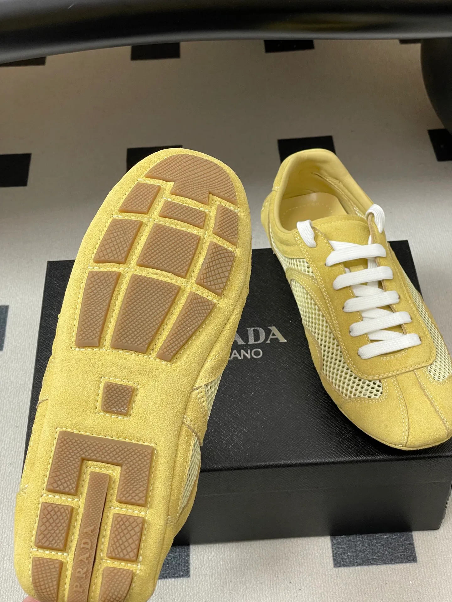 Кроссовки Женские Prada 11160232