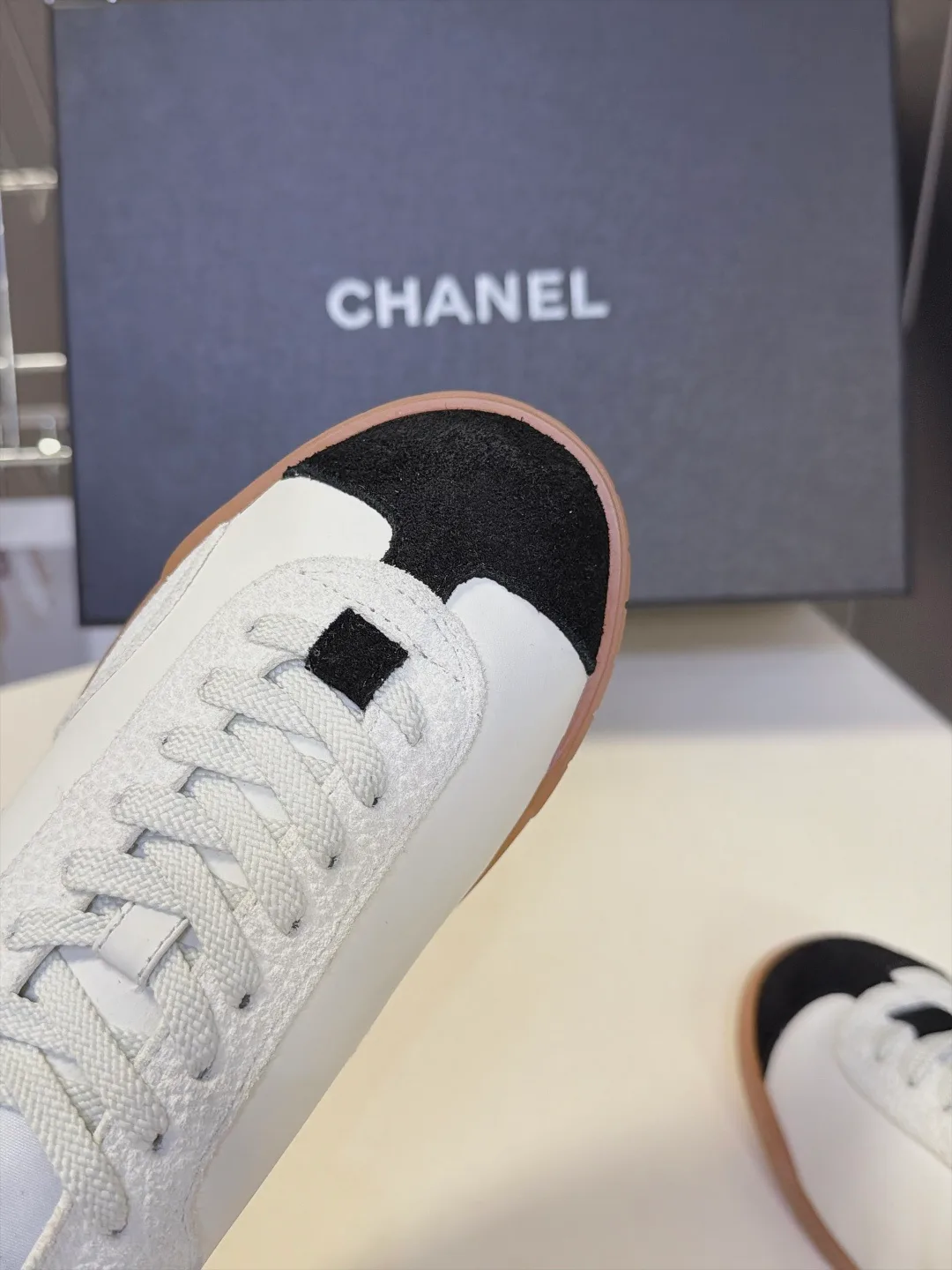 Кроссовки Женские Chanel 19108527