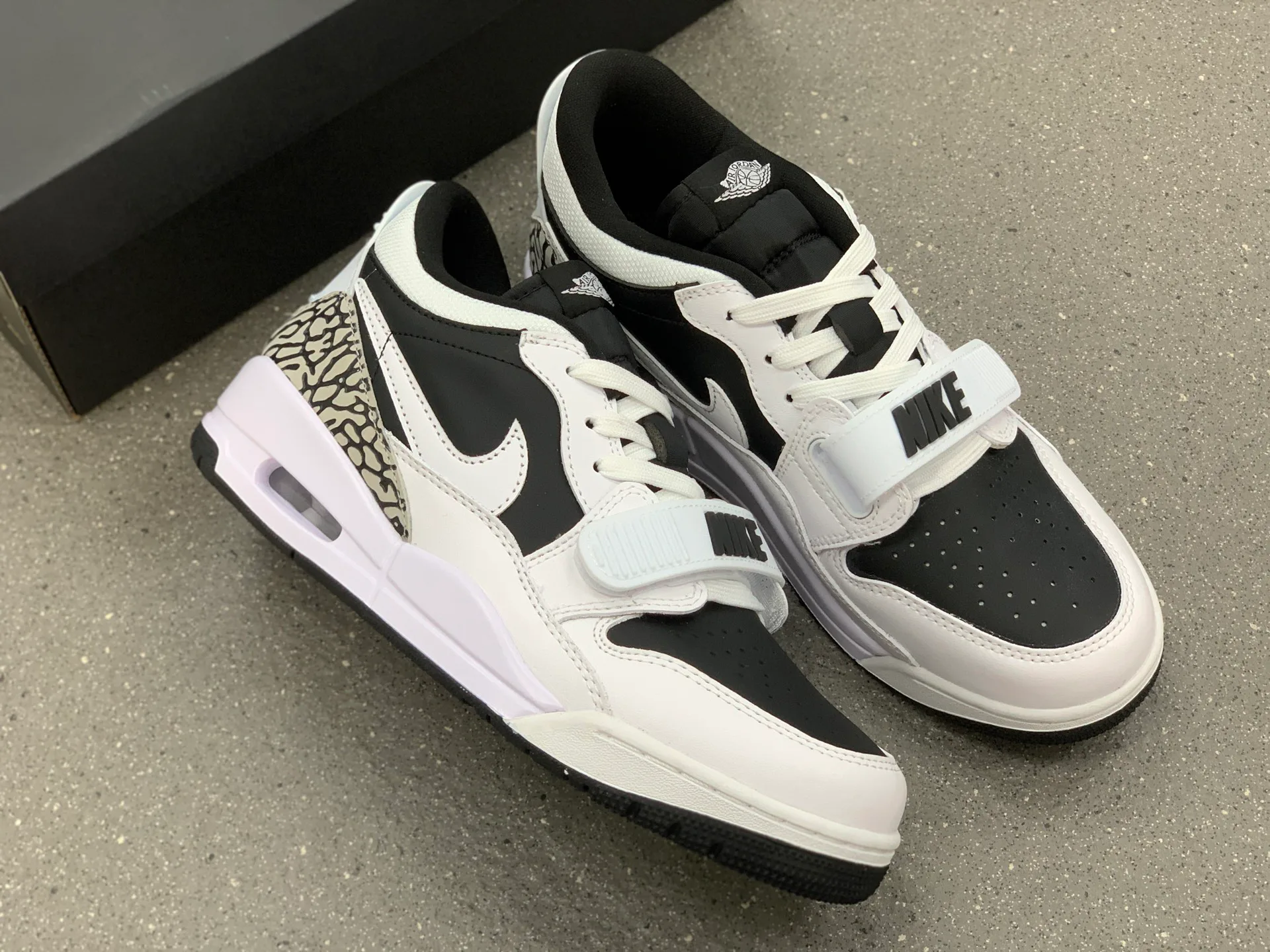 Кроссовки Женские Air Jordan 839905