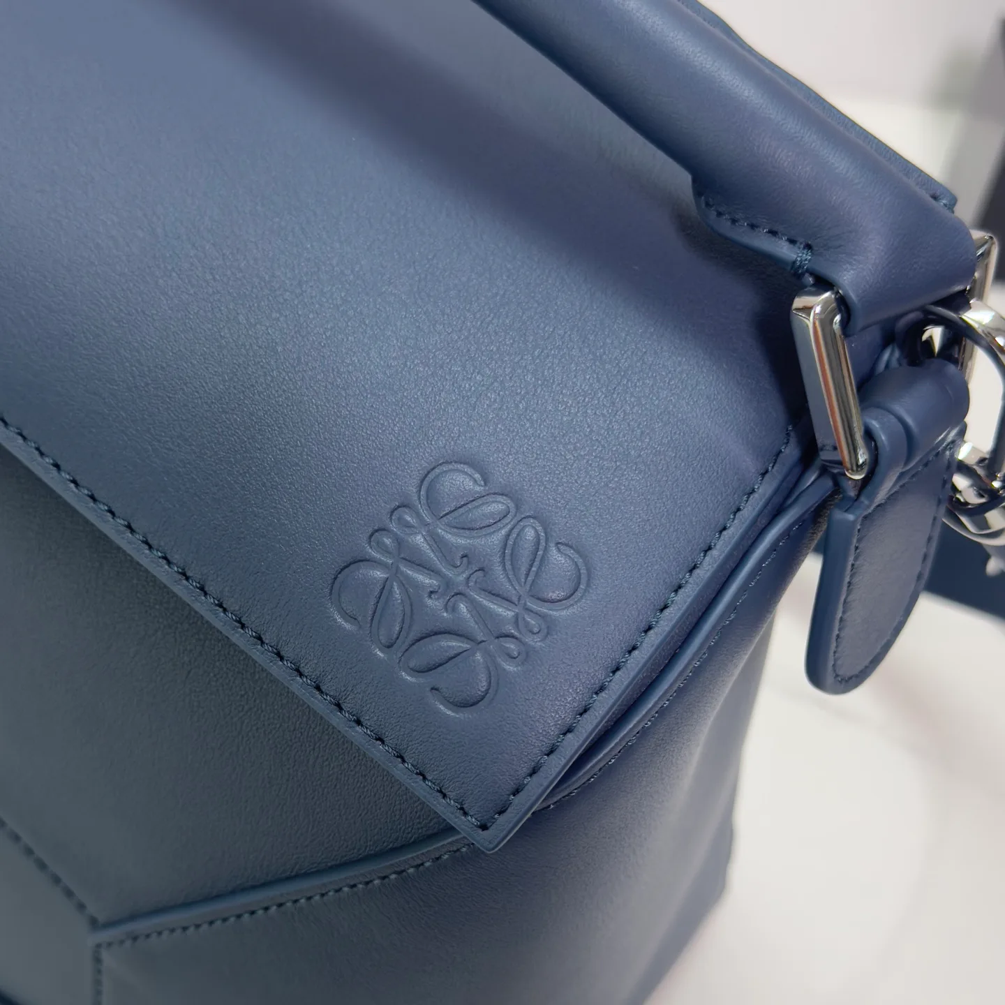Классические Сумки Женские Loewe 18030370