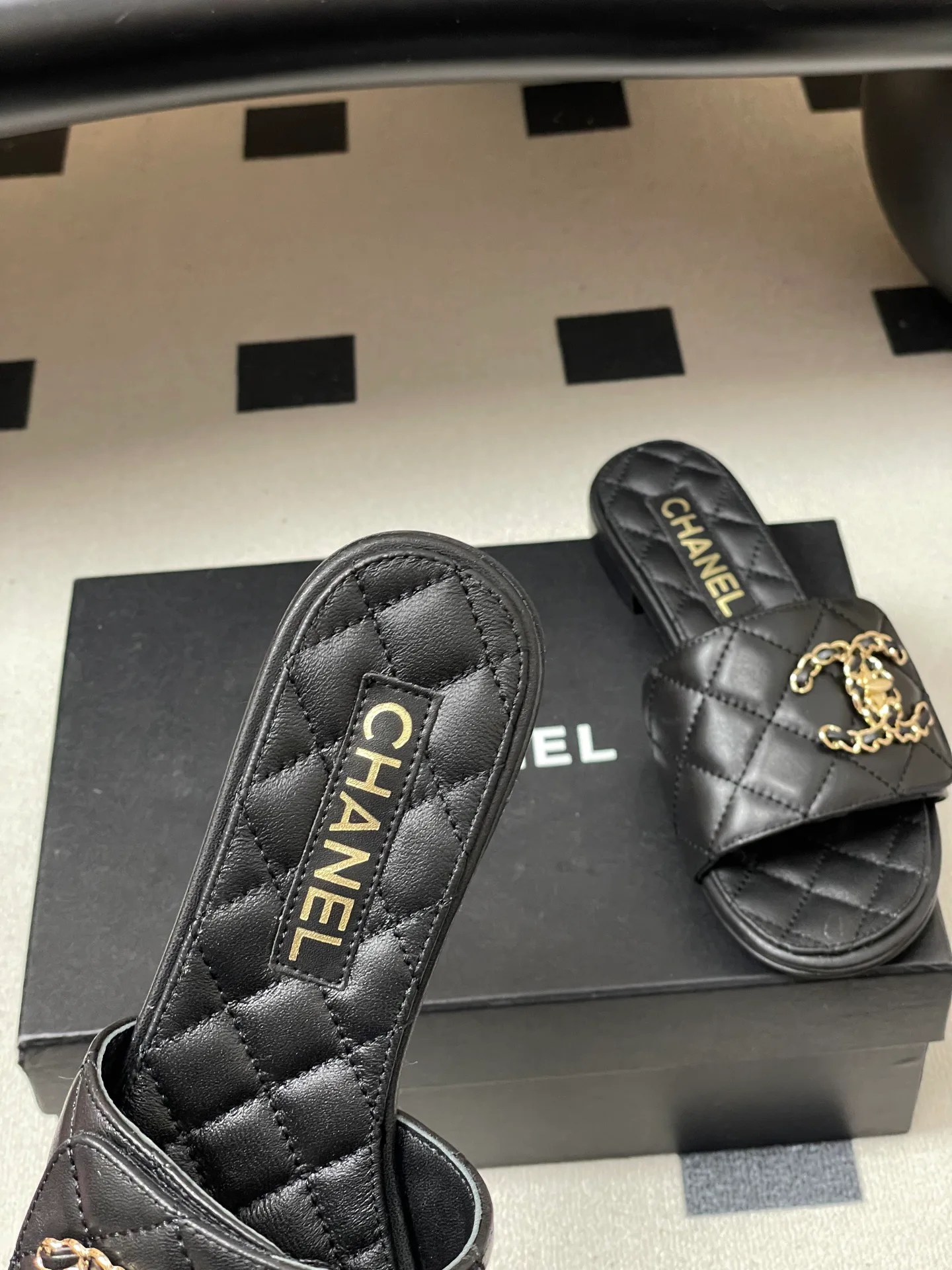 Босоножки Женские Chanel 10993841