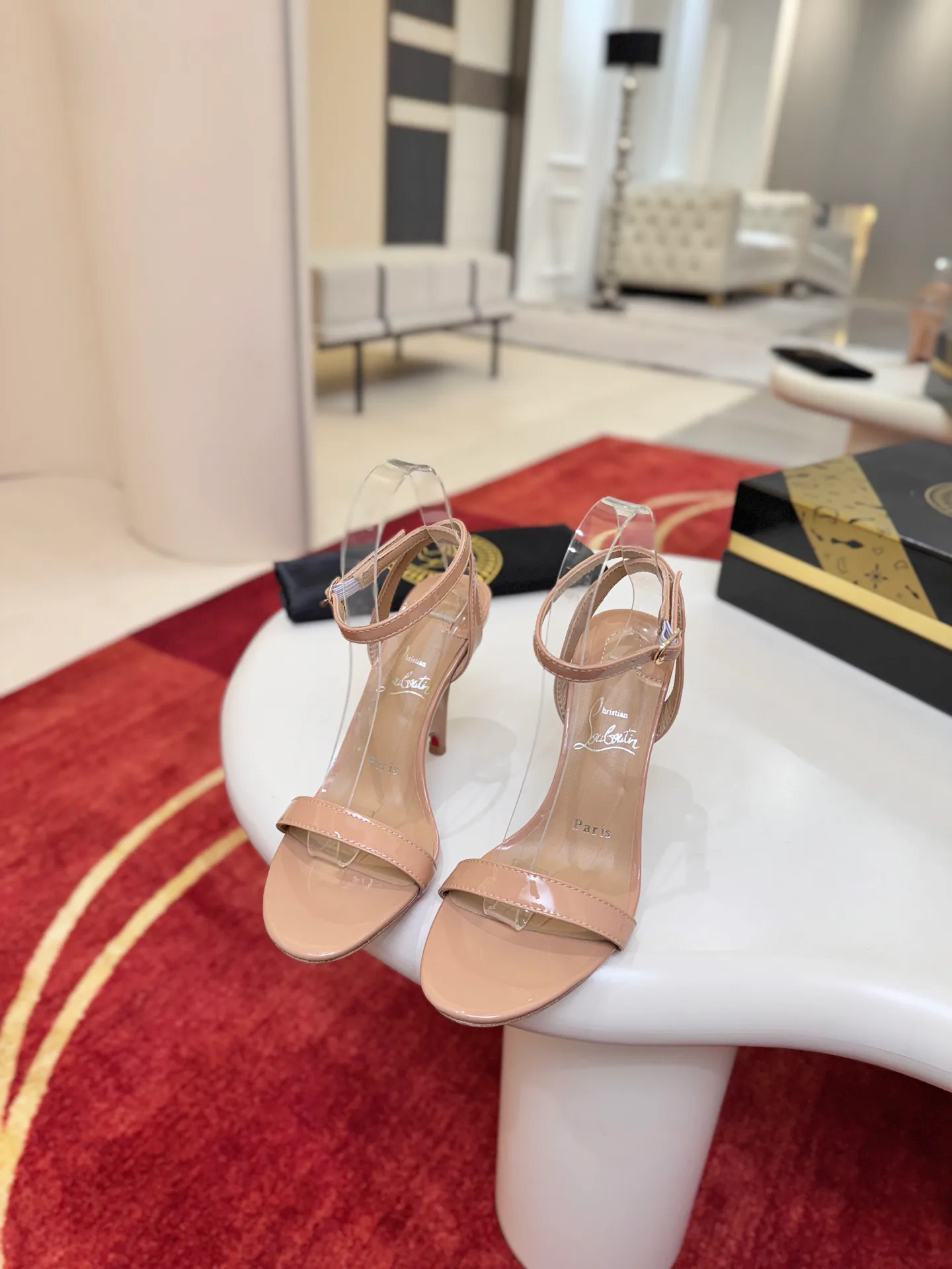 Босоножки Женские Christian Louboutin 18821461