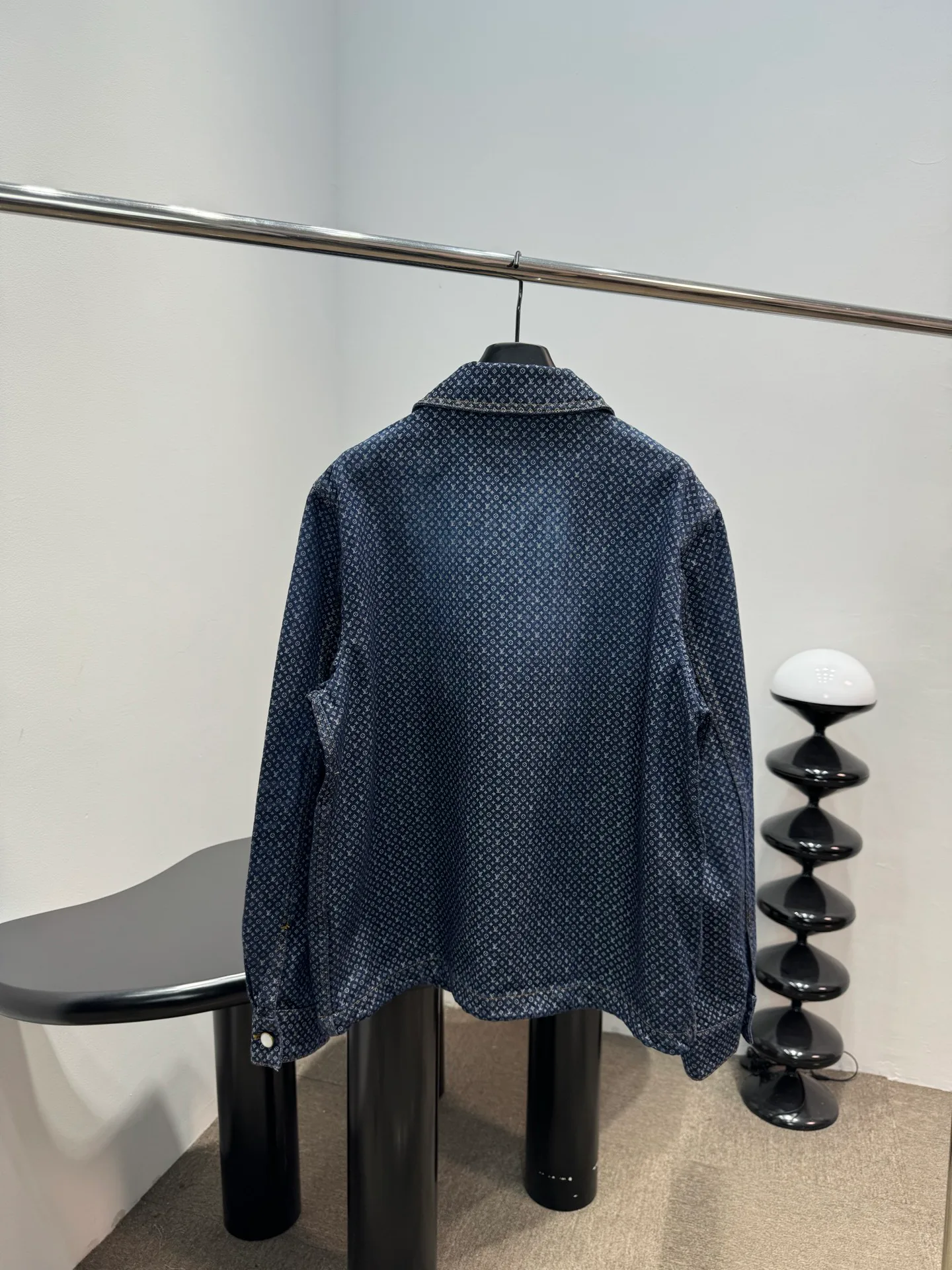 Куртки И Пуховики Женские Louis Vuitton 18677440