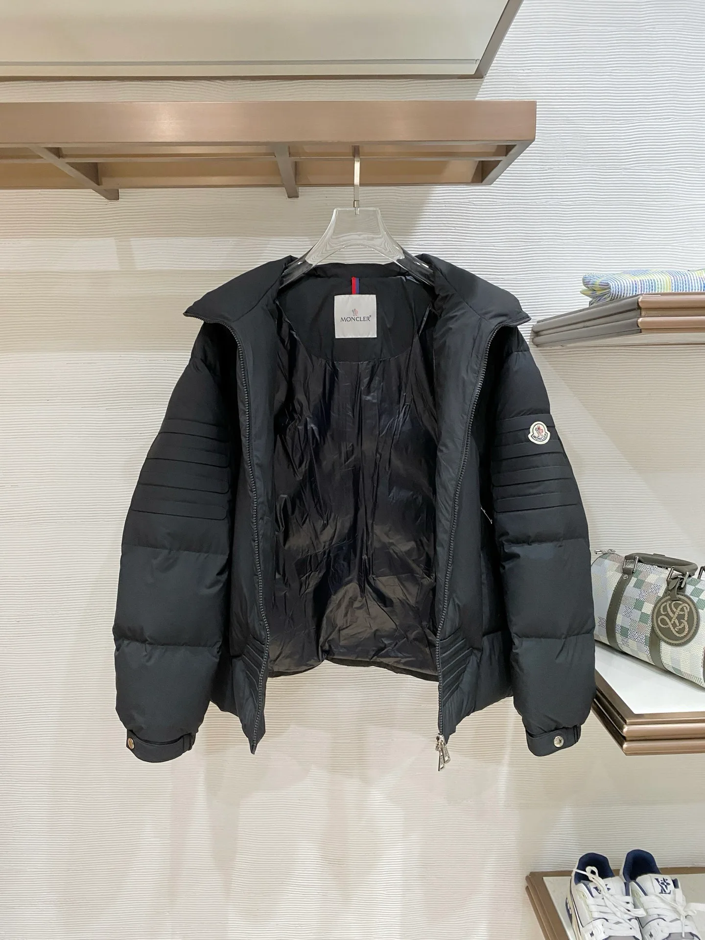 Куртки И Пуховики Мужские Moncler 961168