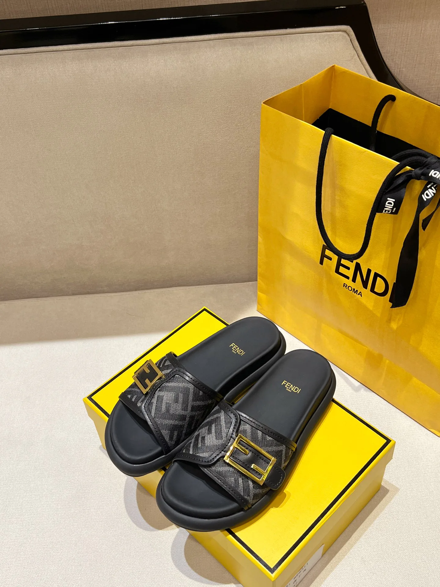 Шлепанцы Женские Fendi 11156797