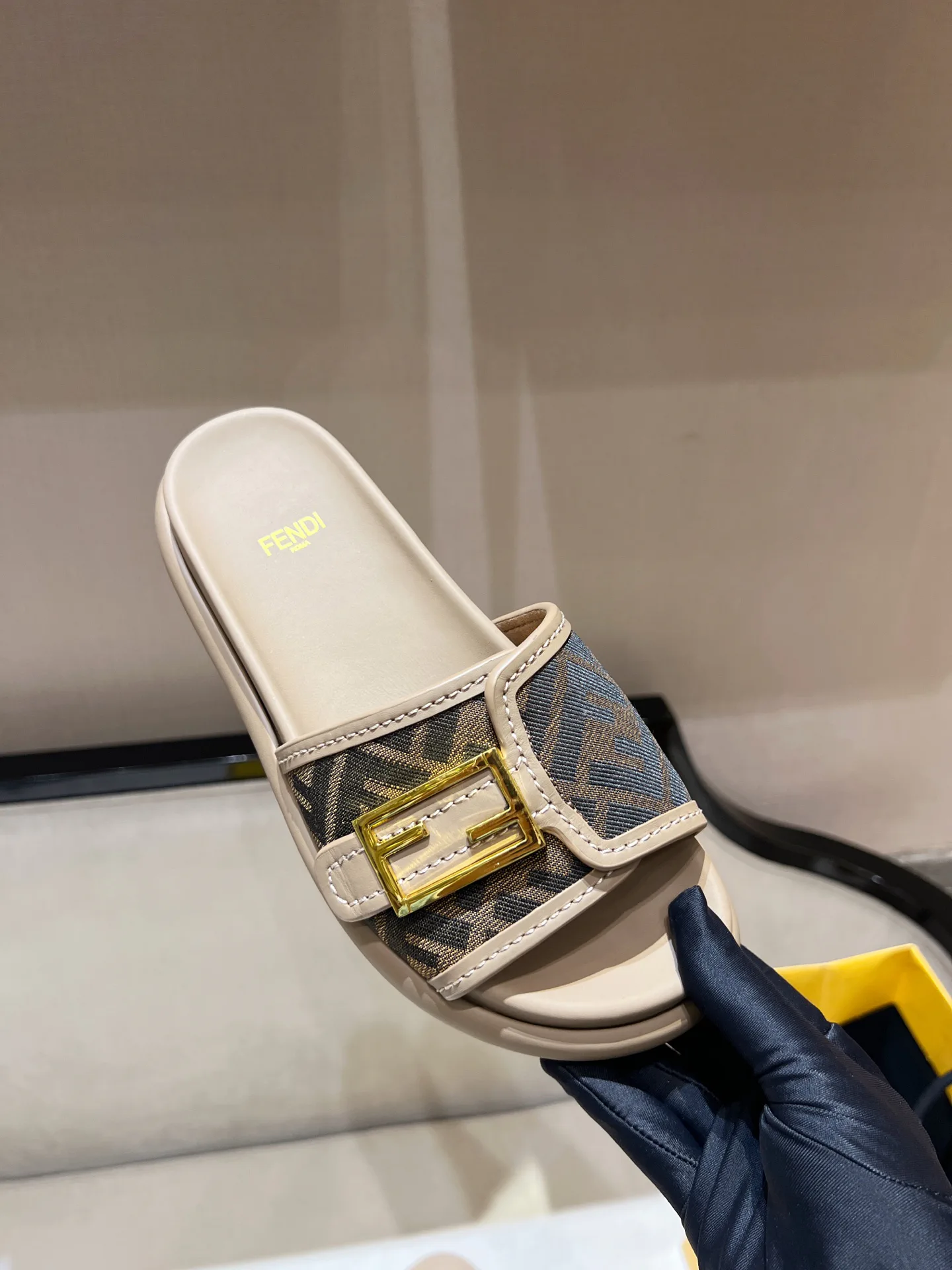 Шлепанцы Женские Fendi 11156798