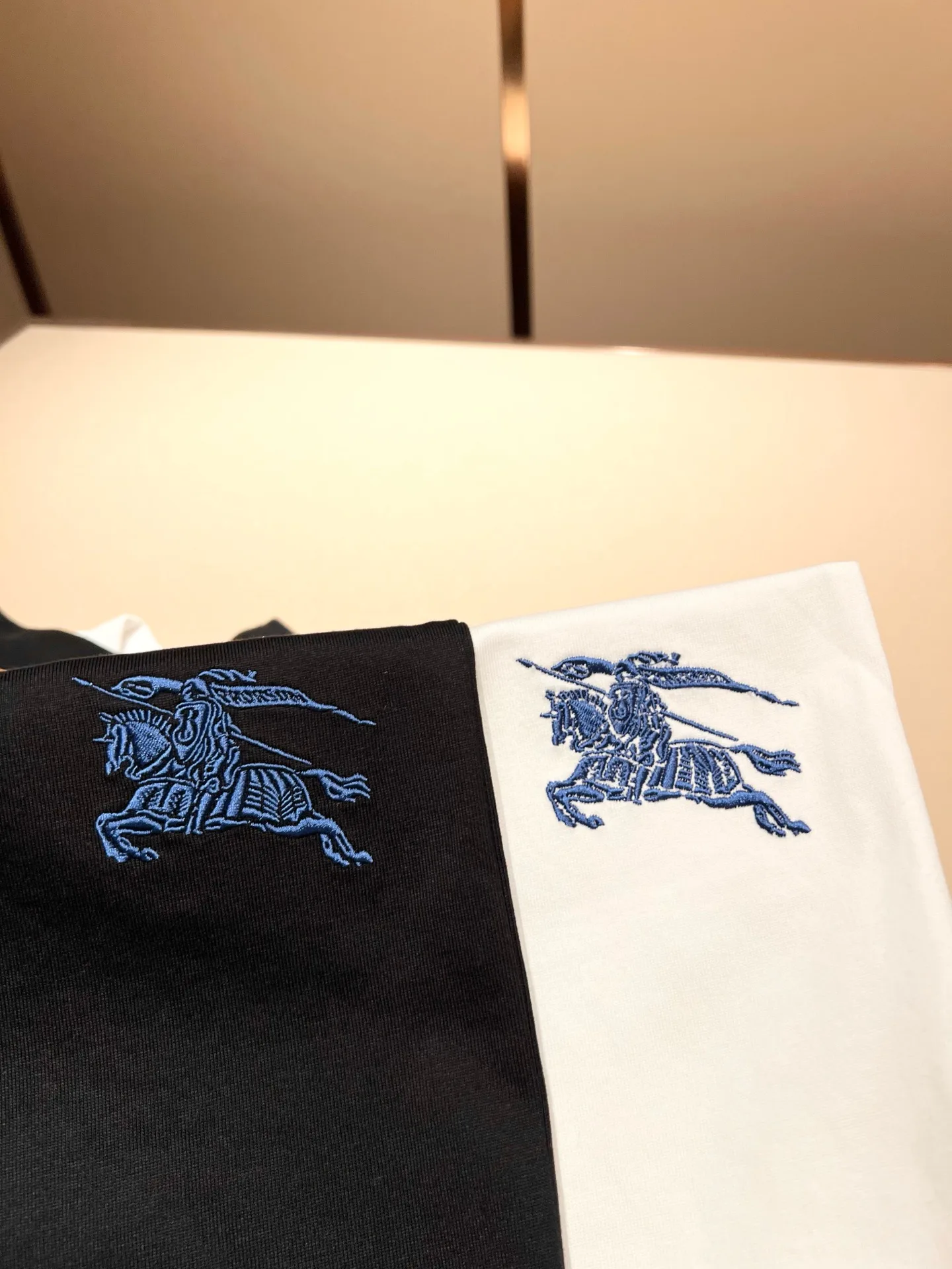 Футболки Женские Burberry 8471