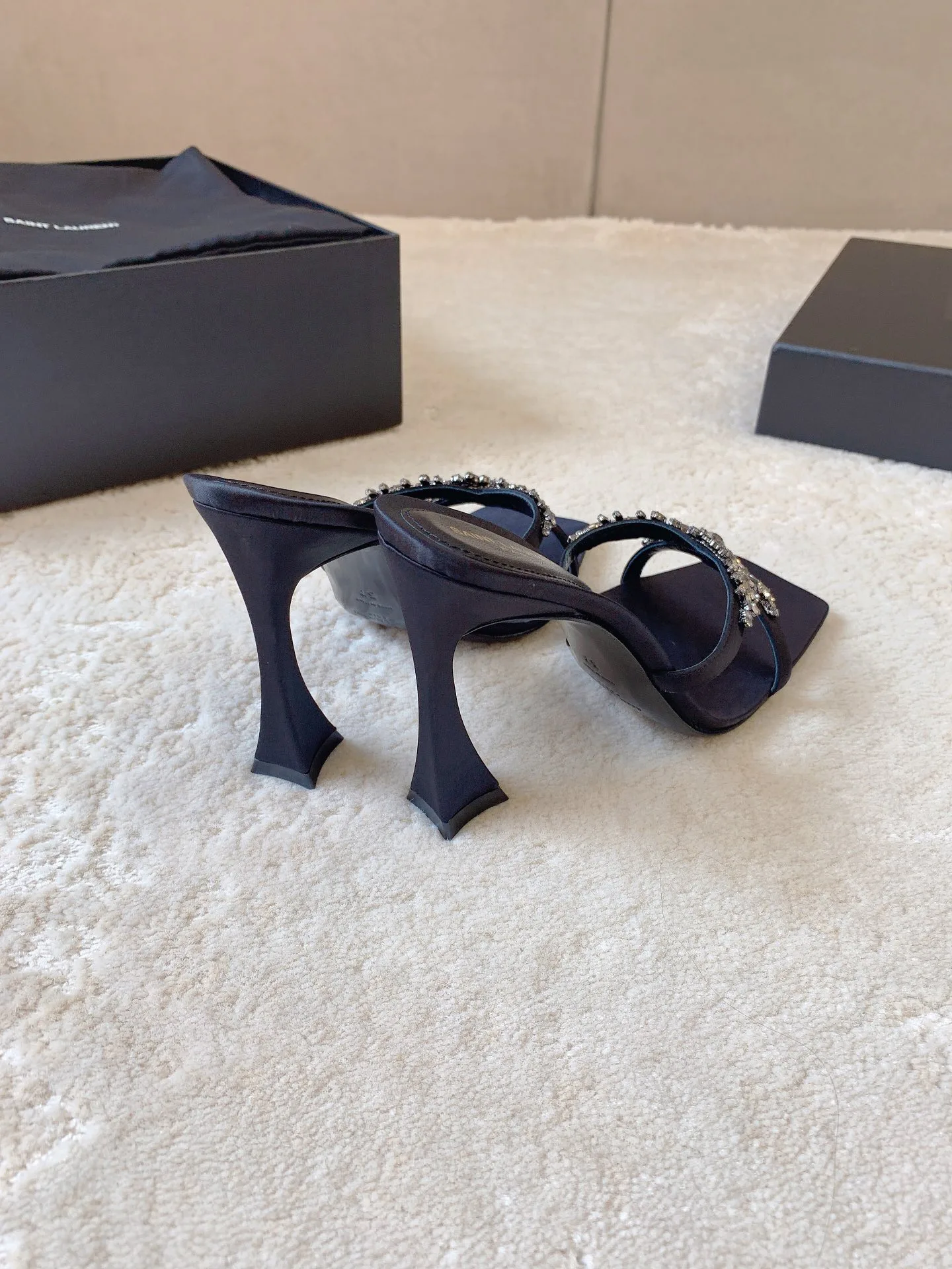 Босоножки Женские Saint Laurent 4348389