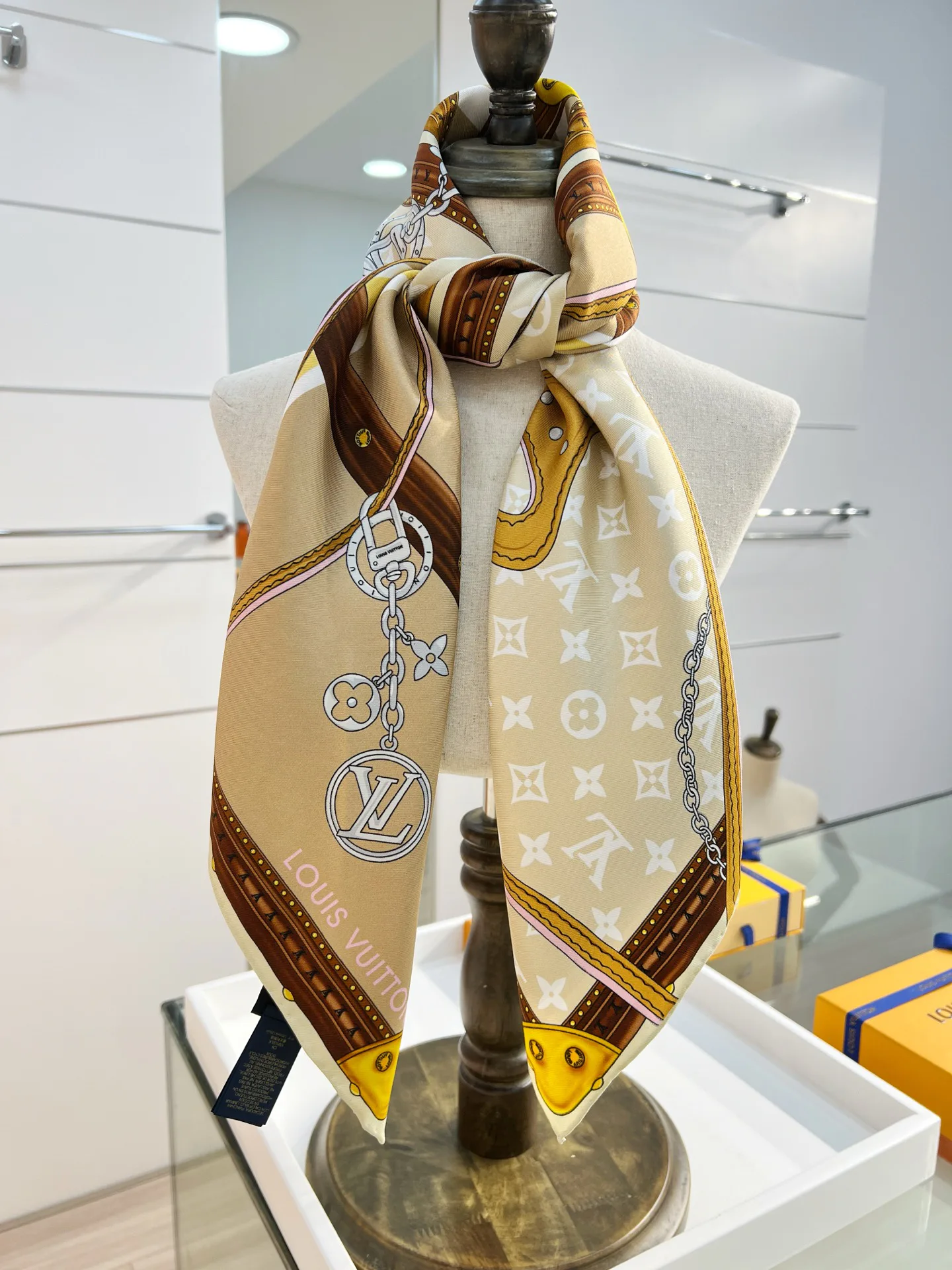 Платки Louis Vuitton 10644109