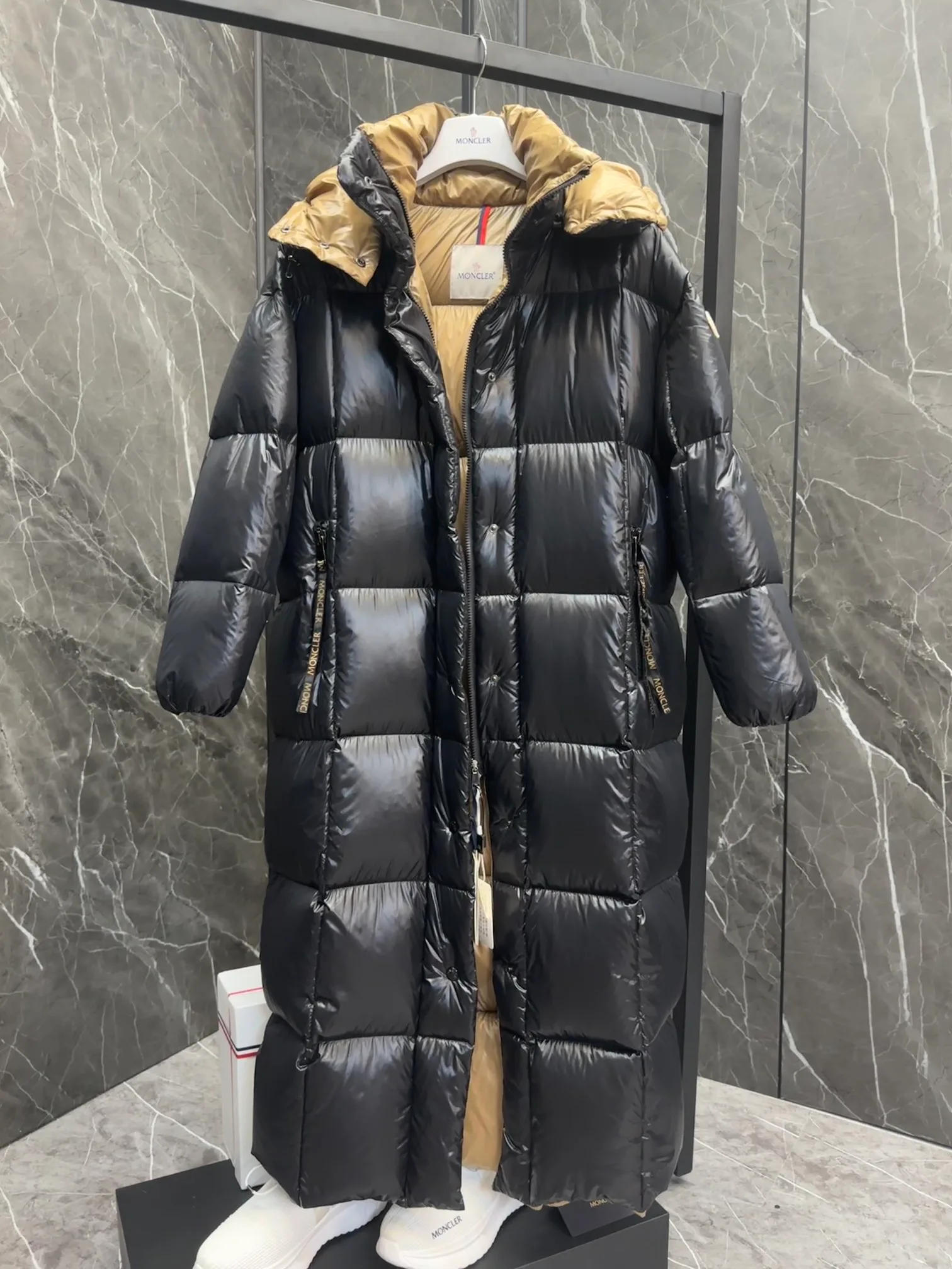 Куртки И Пуховики Женские Moncler 18443643