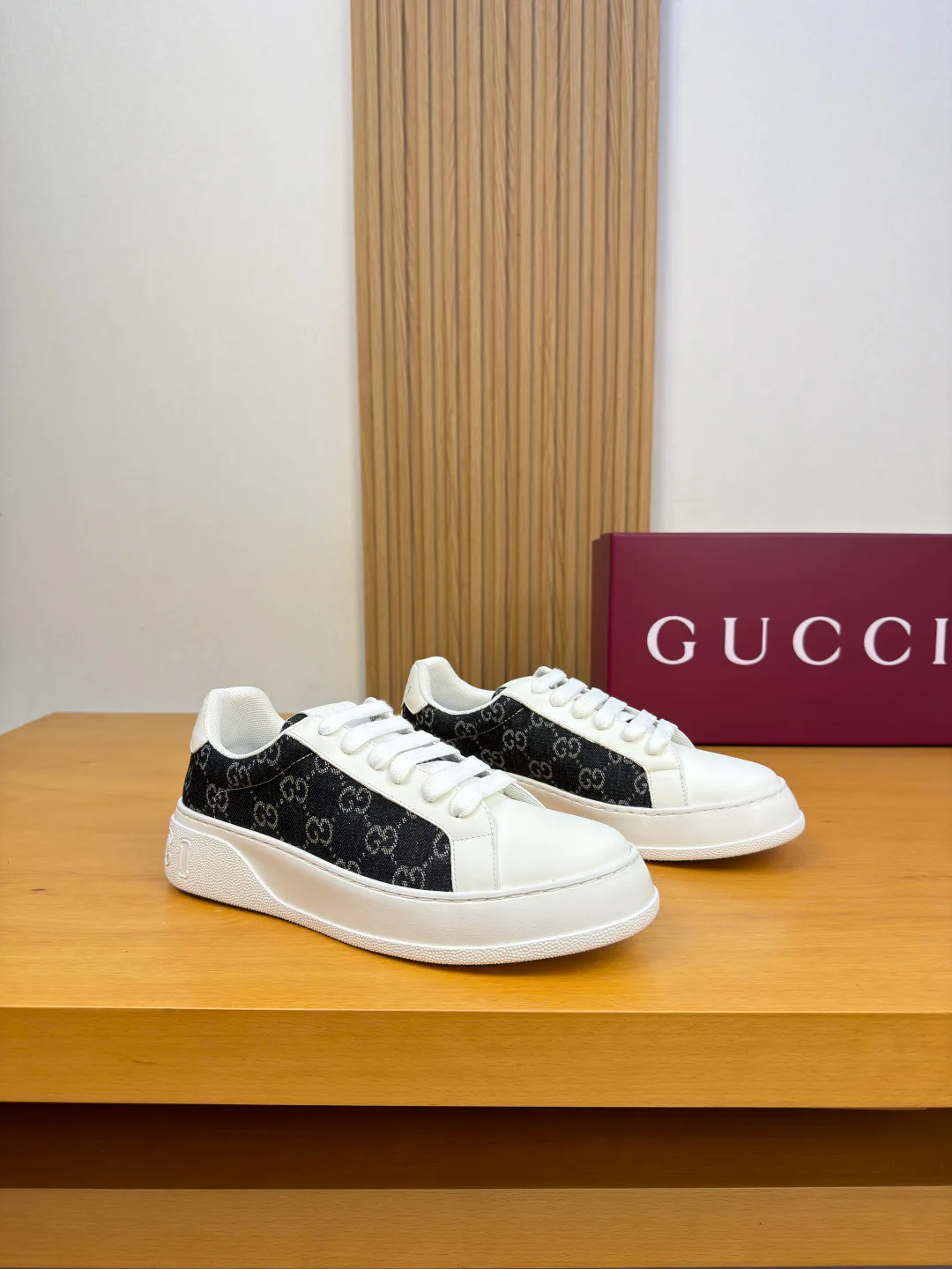 Кроссовки Женские Gucci 18781752