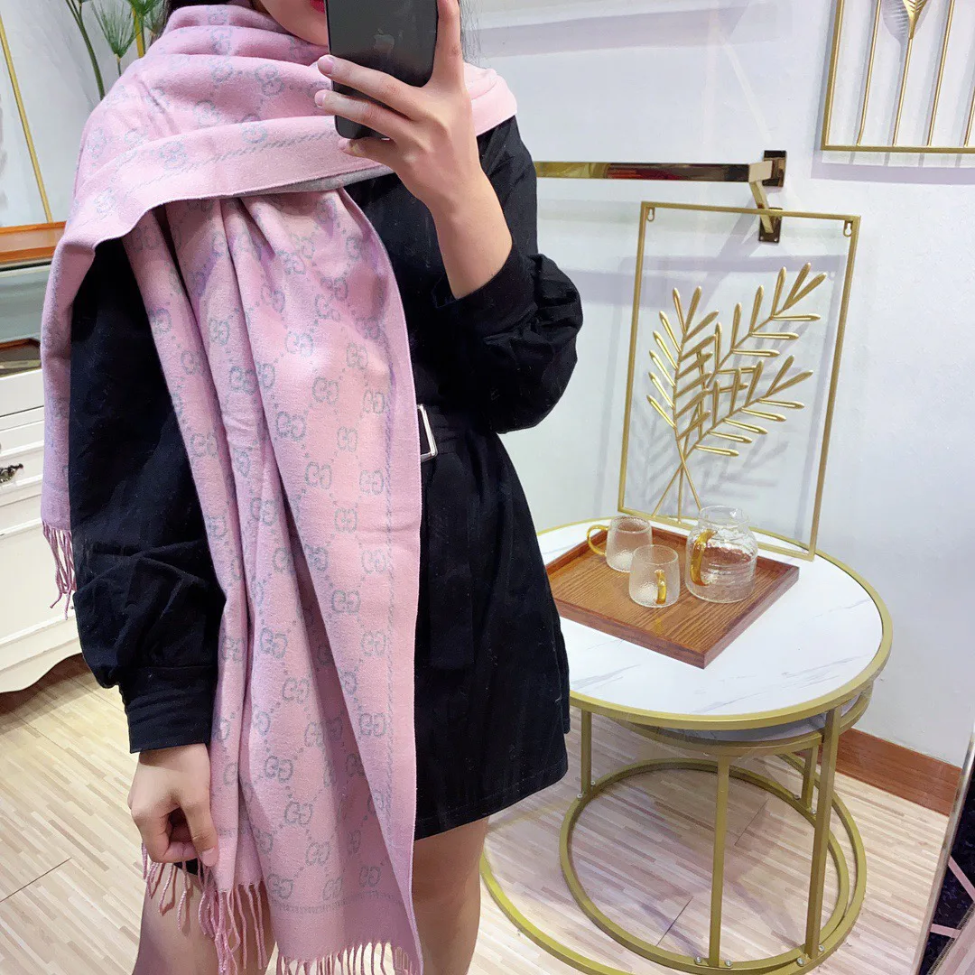 Шарфы Gucci 18394238