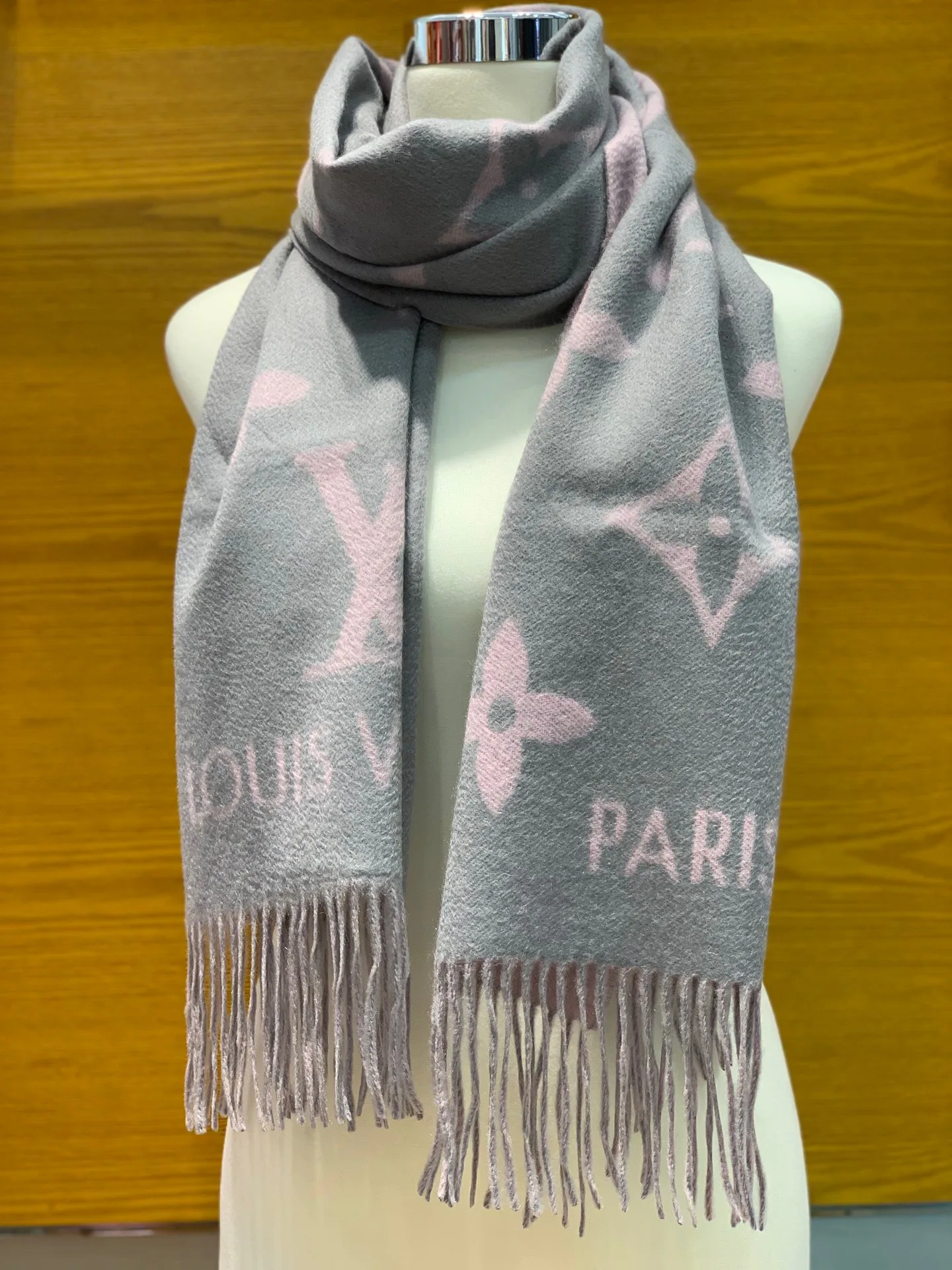 Шарфы Louis Vuitton 6998515