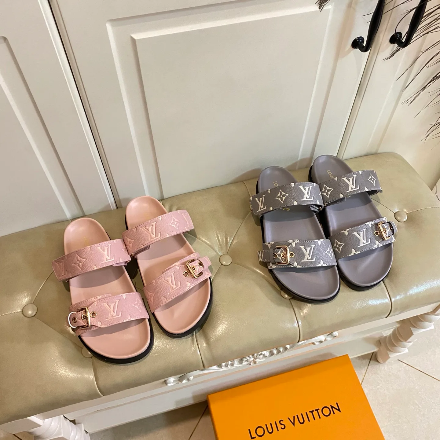 Шлепанцы Женские Louis Vuitton 25012