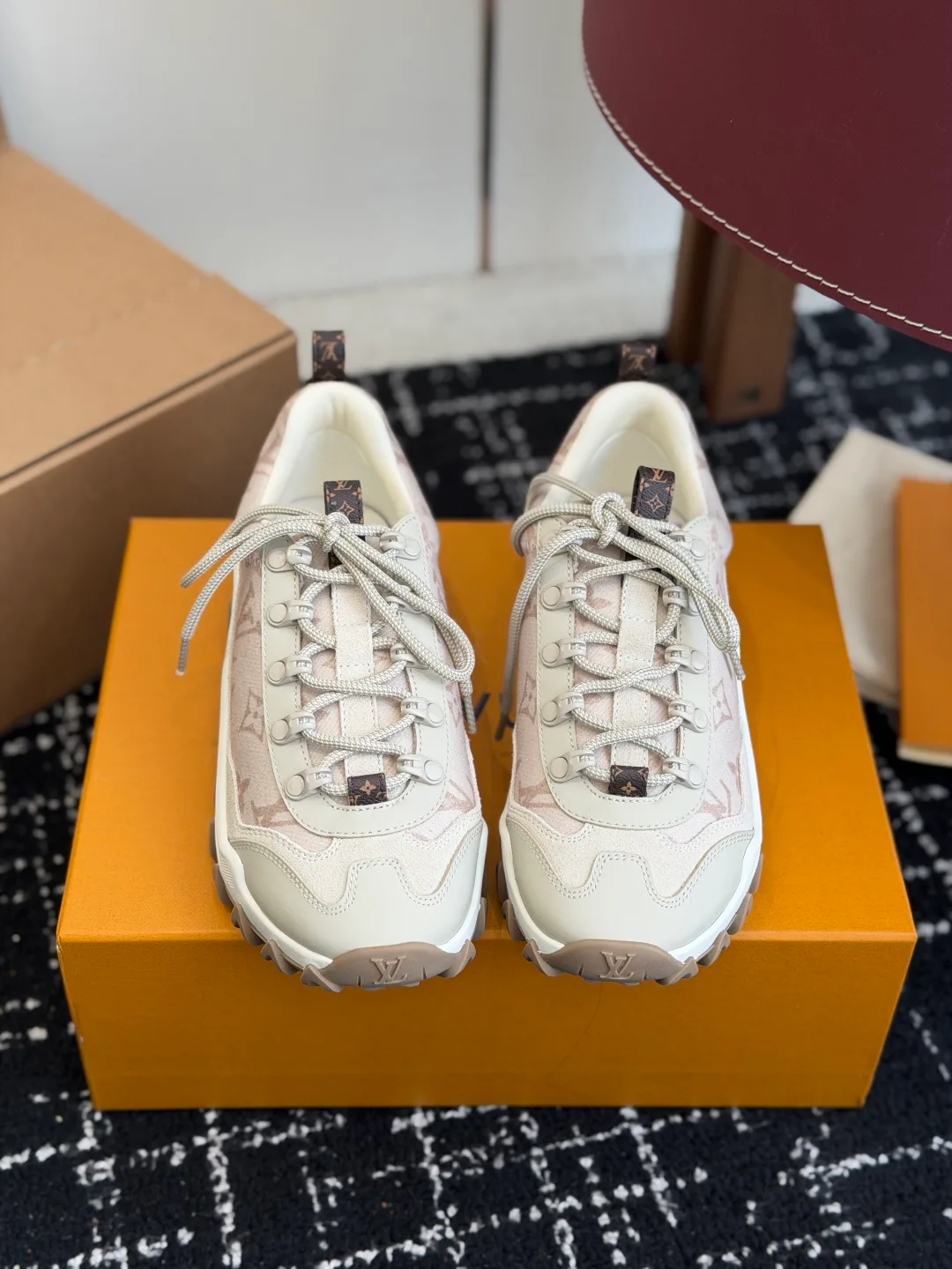 Кроссовки Женские Louis Vuitton 11497683