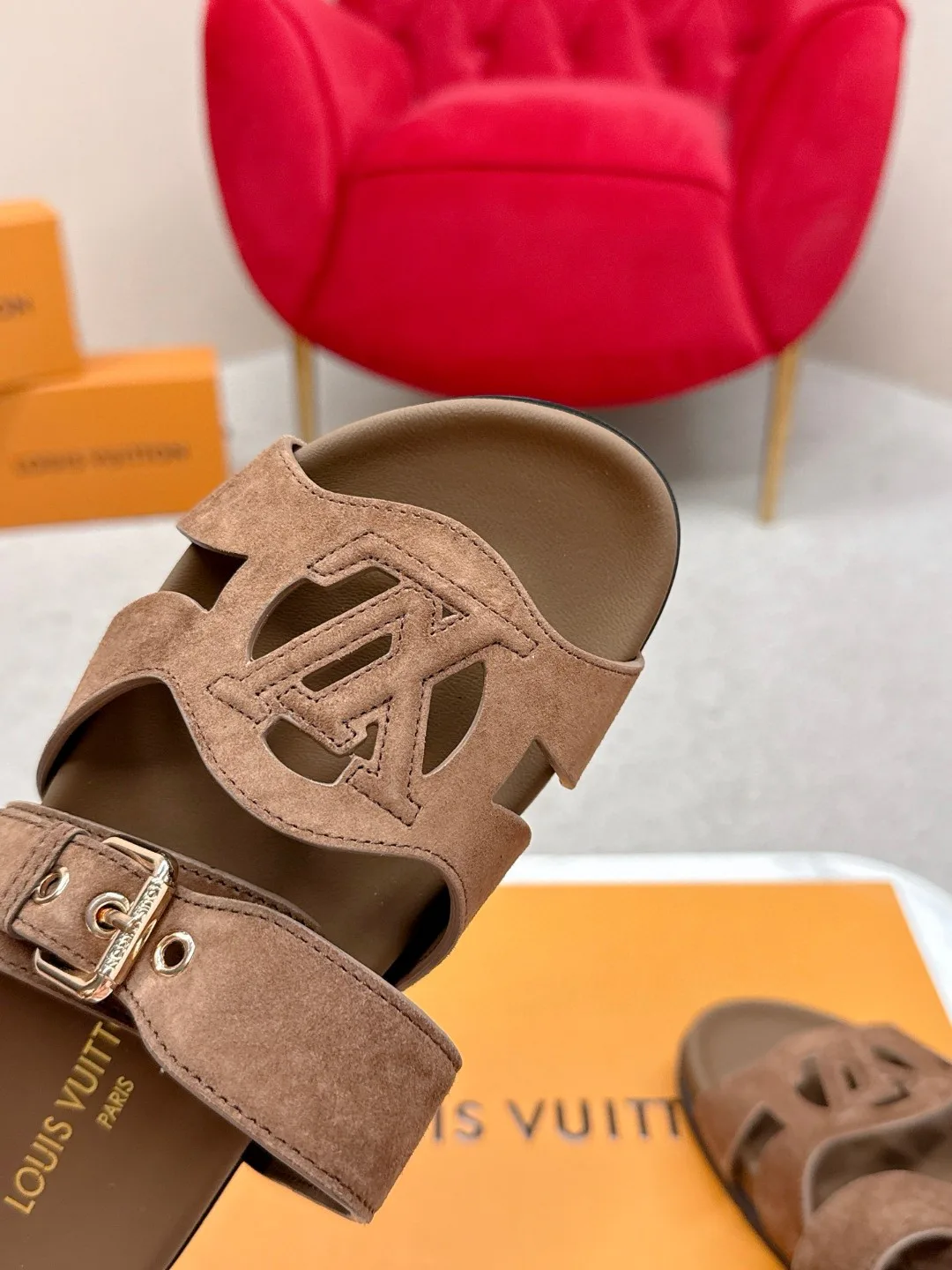Шлепанцы Женские Louis Vuitton 18235698