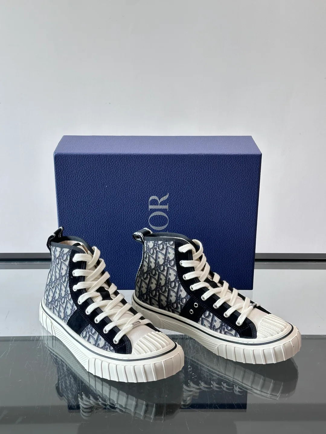 Кроссовки Женские Christian Dior 18102157
