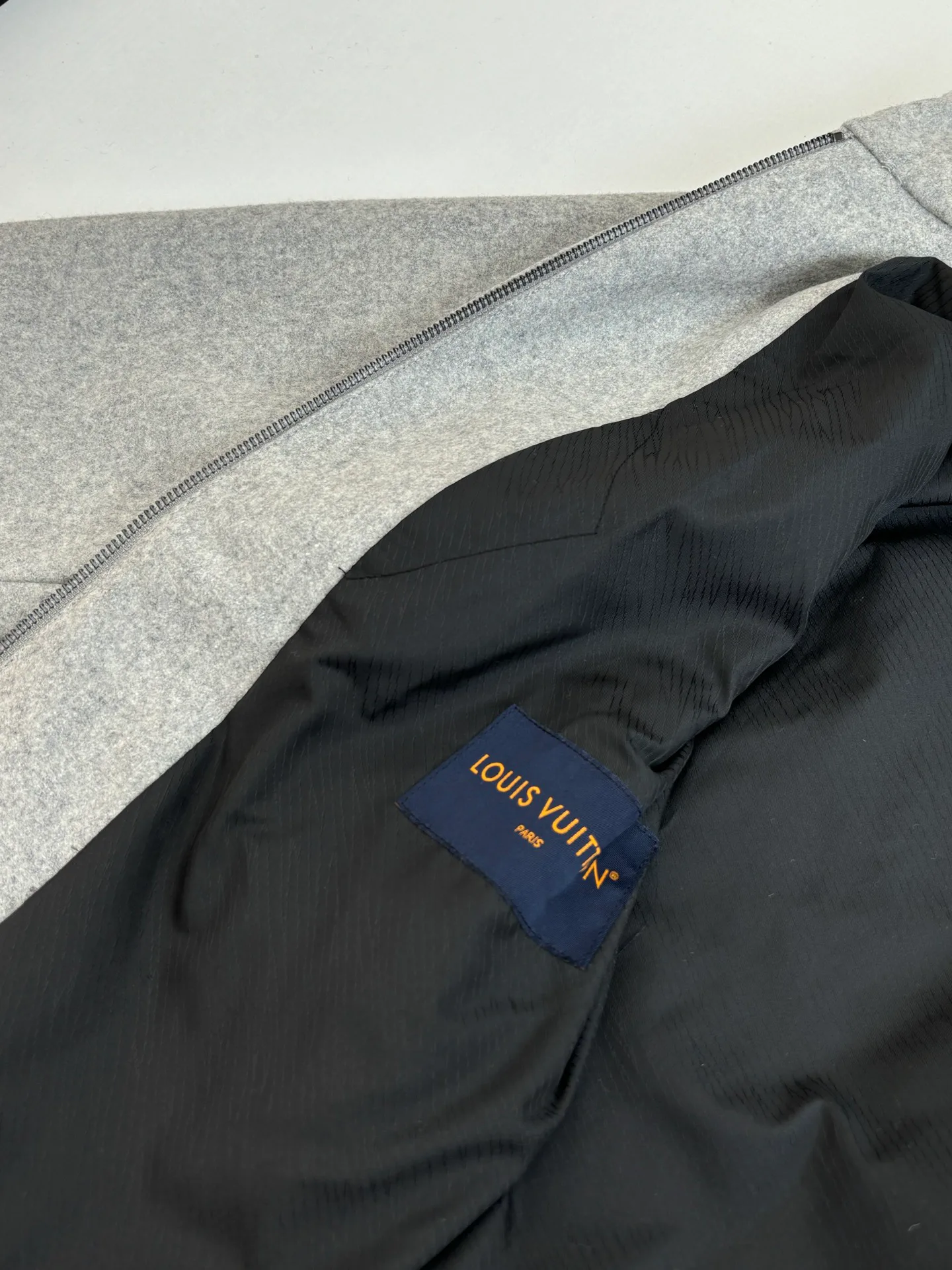 Куртки И Пуховики Женские Louis Vuitton 835560