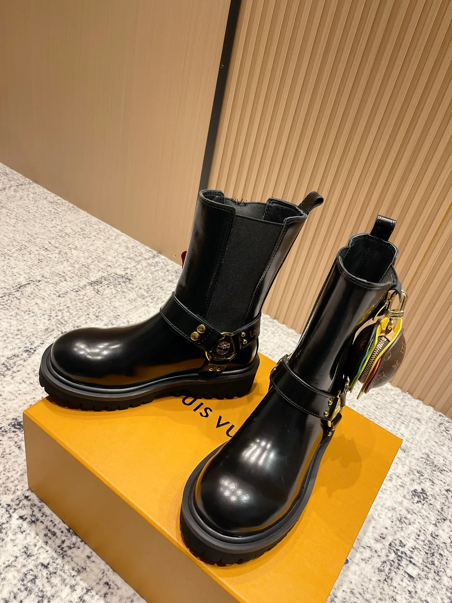 Ботинки Женские Louis Vuitton 18618957