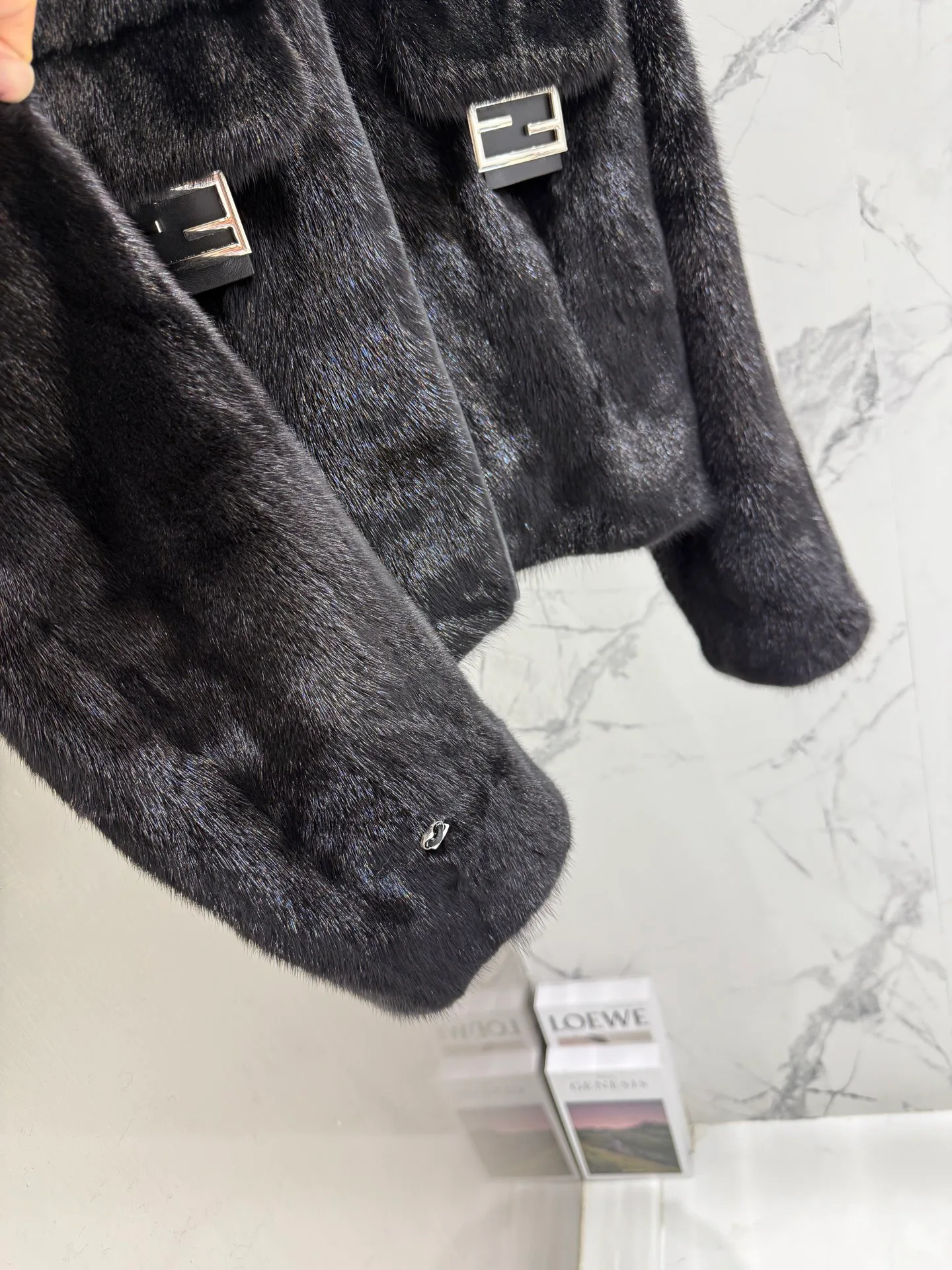Кожаные Куртки И Дублёнки Женские Fendi 19585929
