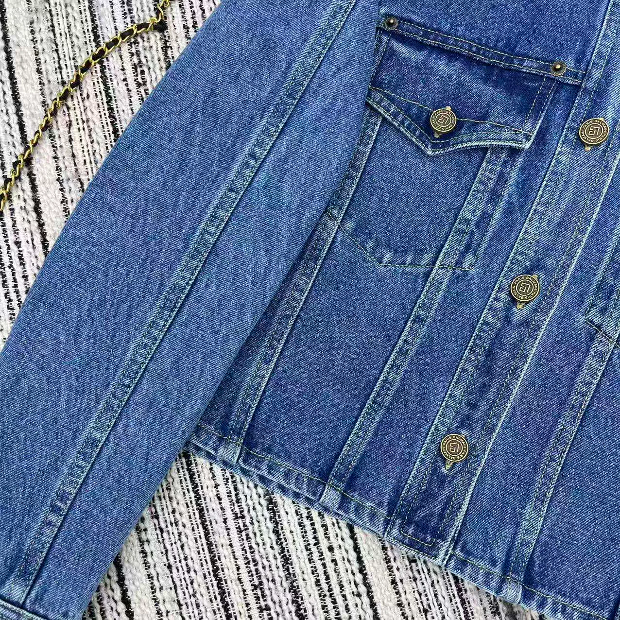 Куртки И Пуховики Женские Balenciaga 3386380