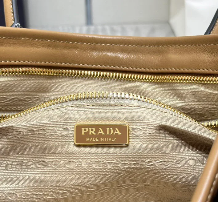Классические Сумки Женские Prada 11462484
