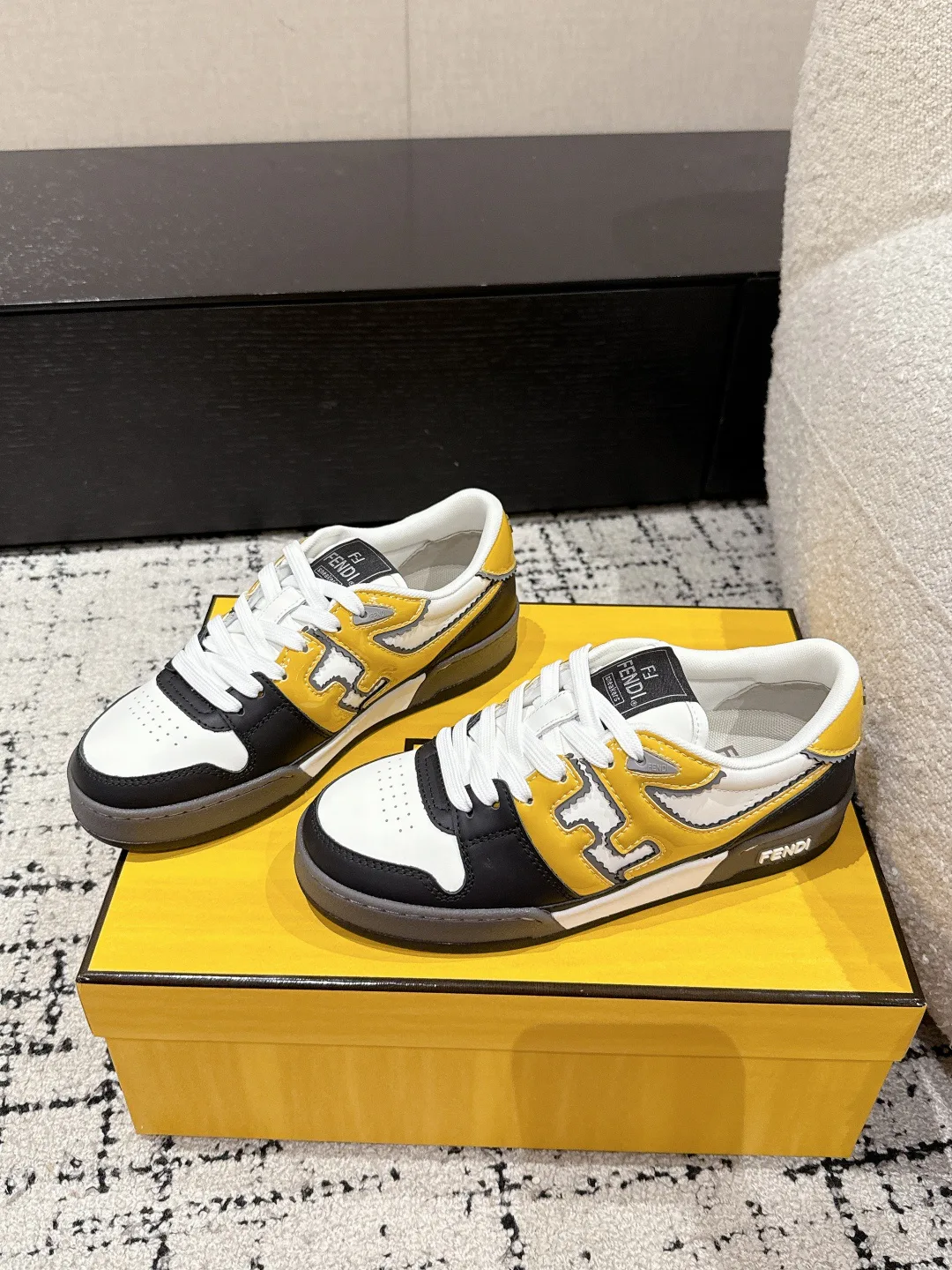 Кроссовки Женские Fendi 904587