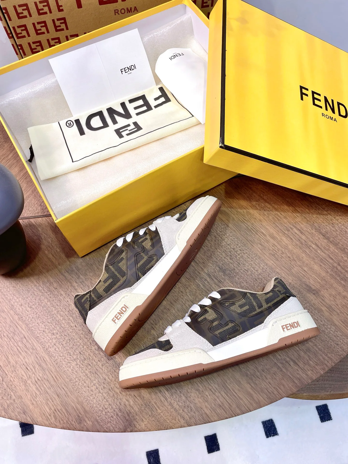 Кроссовки Женские Fendi 17957349