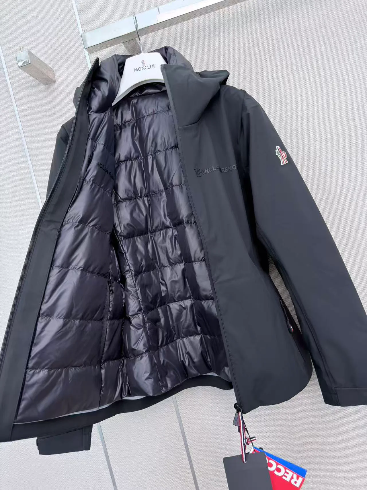 Куртки И Пуховики Женские Moncler 18501657