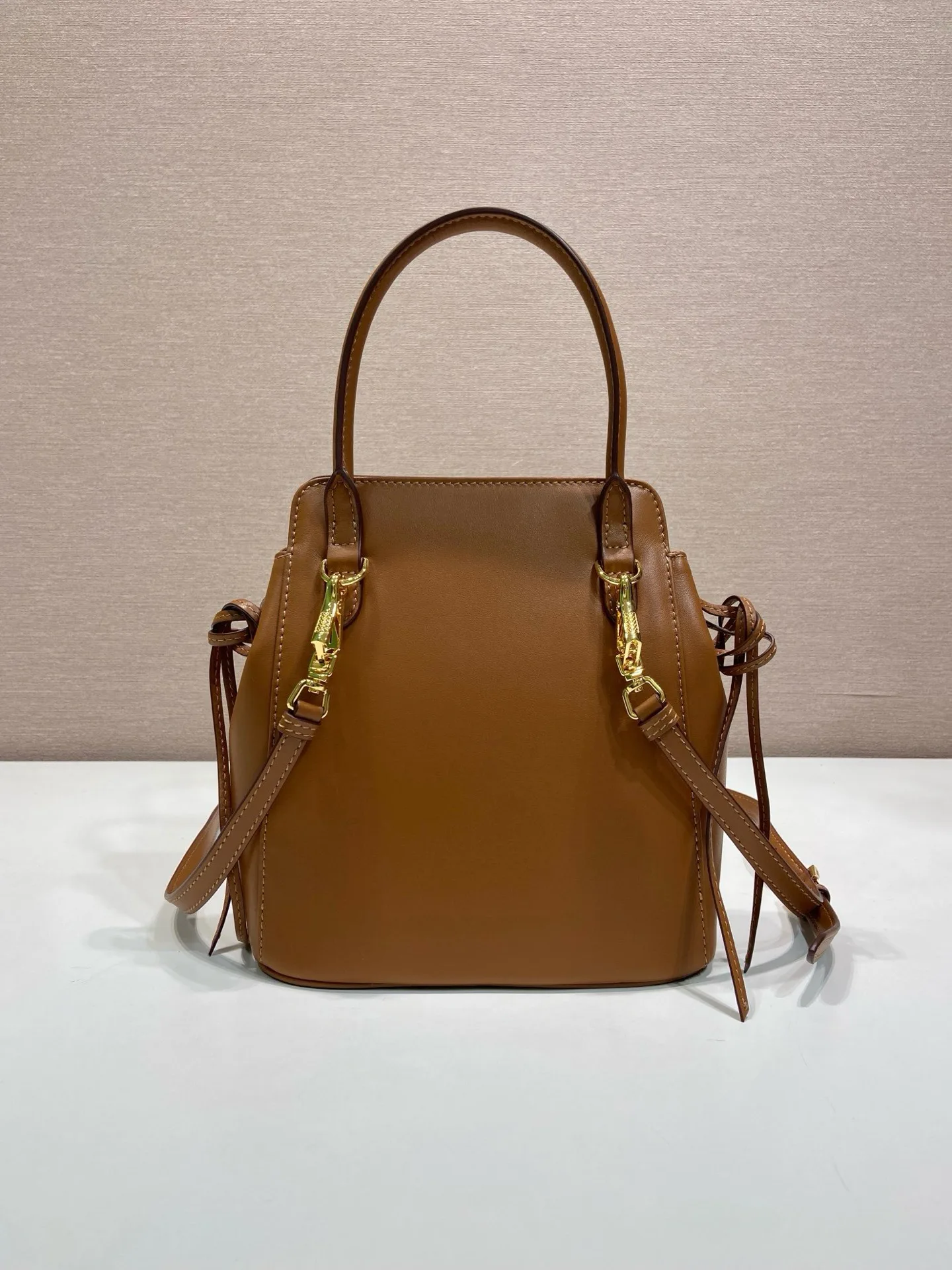 Классические Сумки Женские Prada 11627416