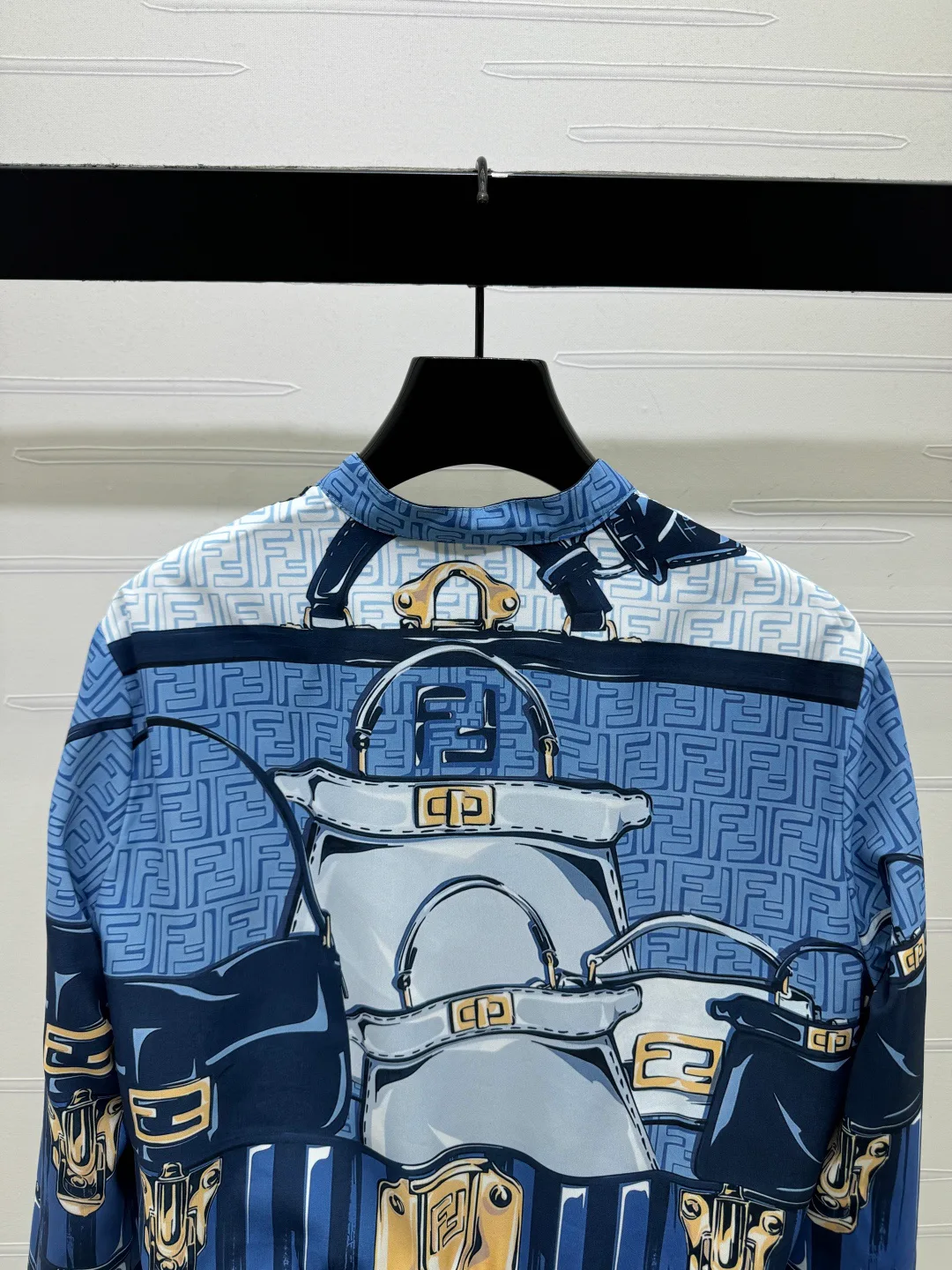 Куртки И Пуховики Женские Fendi 18333053