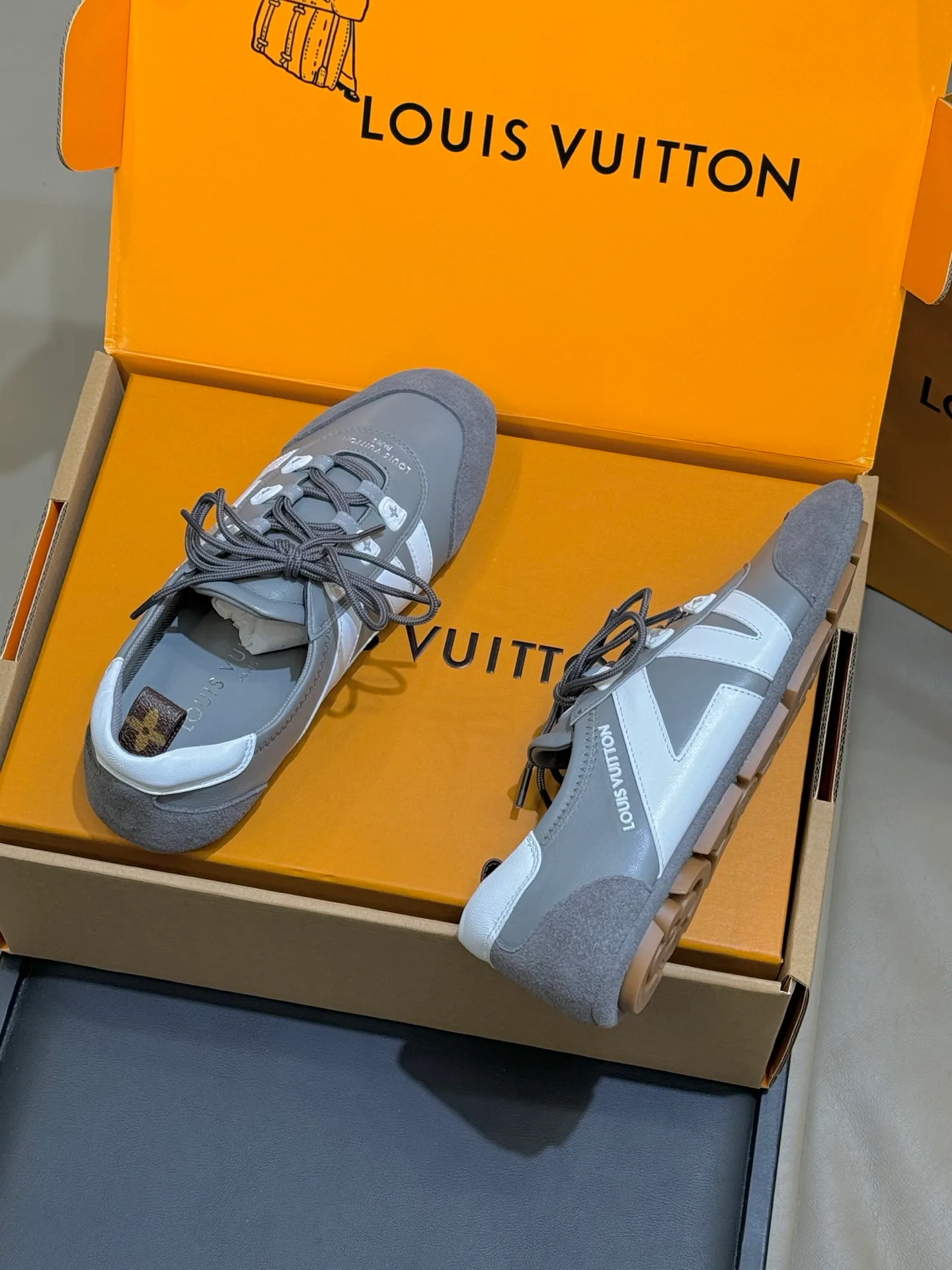 Кроссовки Женские Louis Vuitton 870489