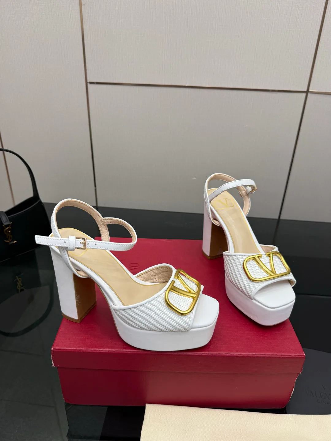 Босоножки Женские Valentino 13241321