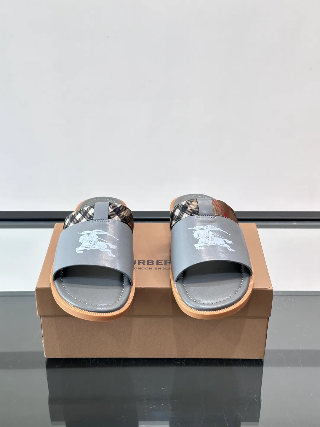 Сандалии Мужские Burberry 13546929