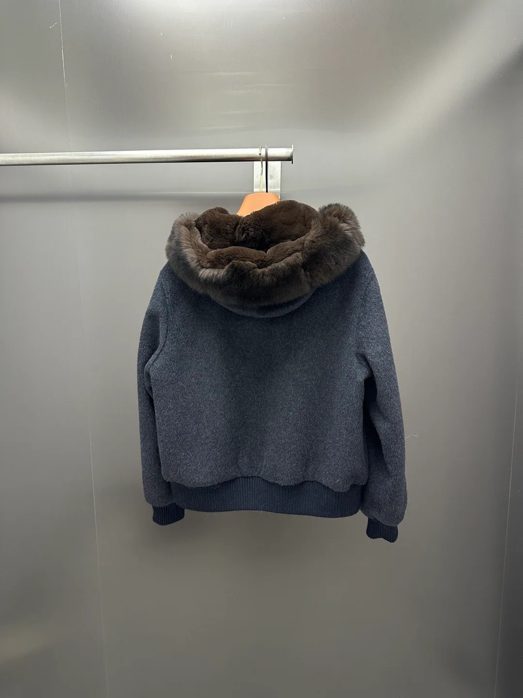 Куртки И Пуховики Женские Loro Piana 18761144