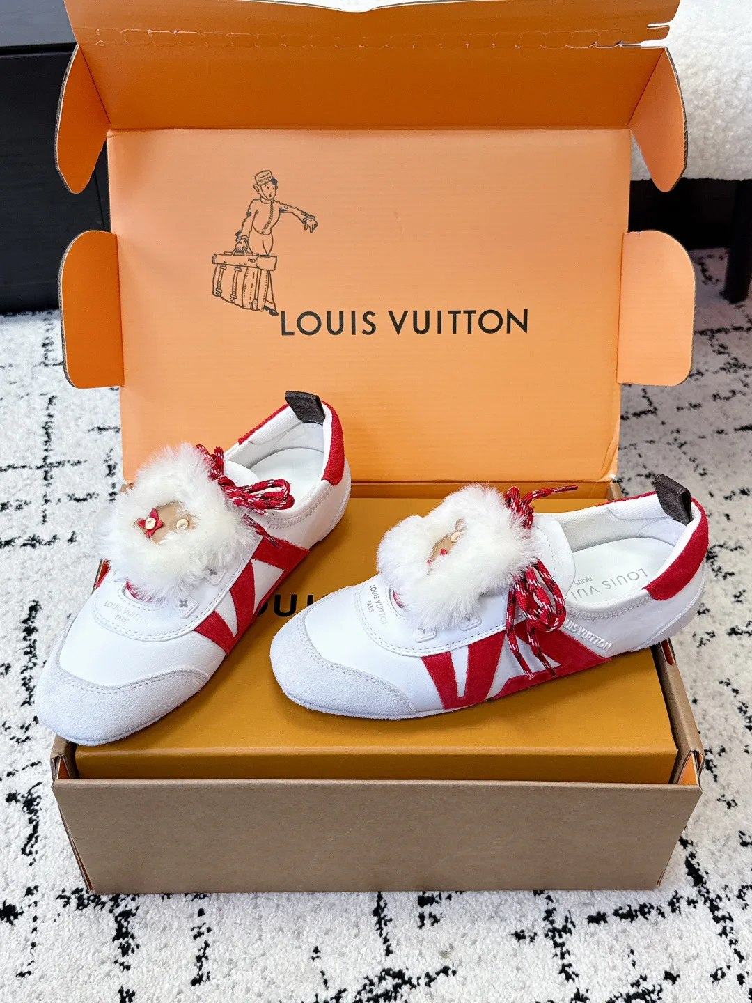 Кроссовки Женские Louis Vuitton 18409659