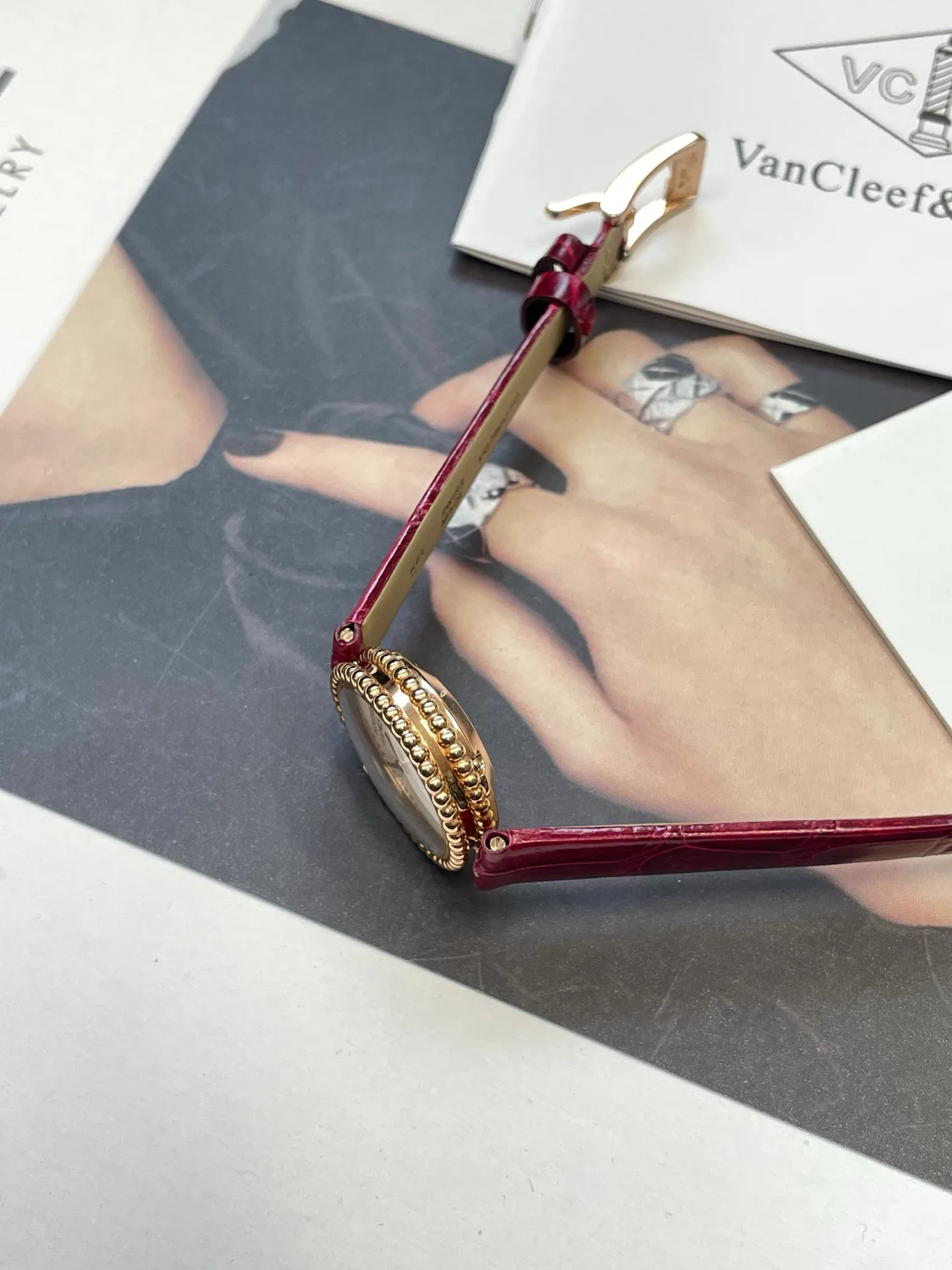 Часы Женские Van Cleef & Arpels 17336729