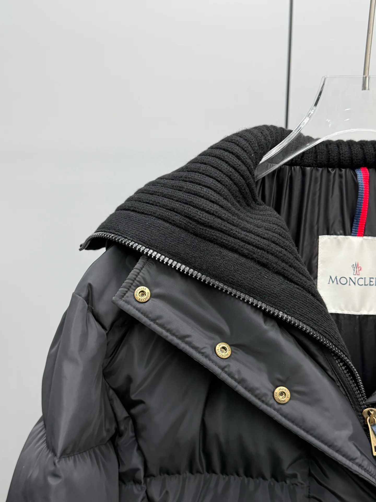 Куртки И Пуховики Женские Moncler 18111777