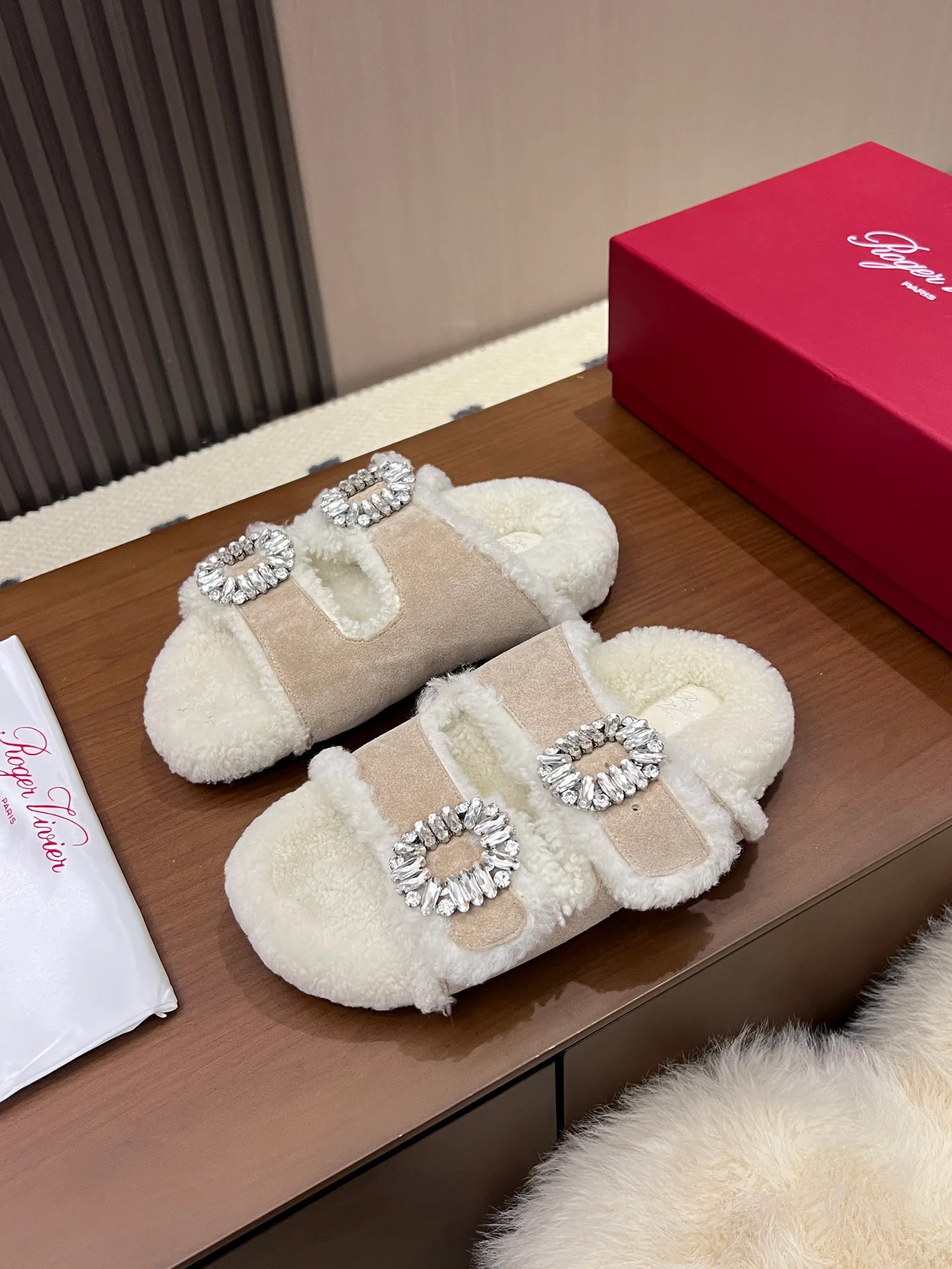 Тапочки Женские Roger Vivier 18877009