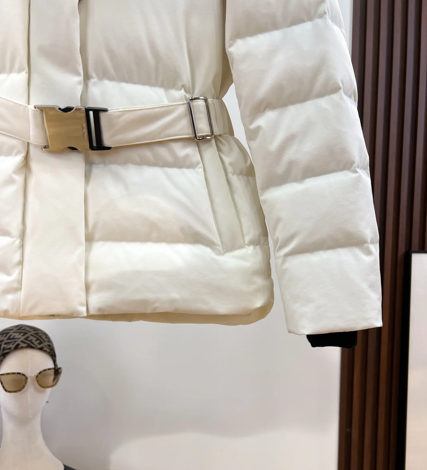 Куртки И Пуховики Женские Prada 18228710