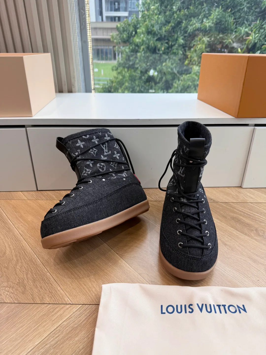 Кроссовки Женские Louis Vuitton 18727408