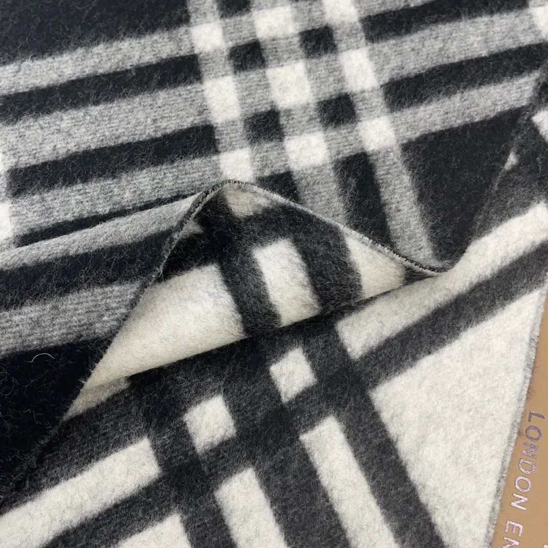 Шарфы Burberry 18474608
