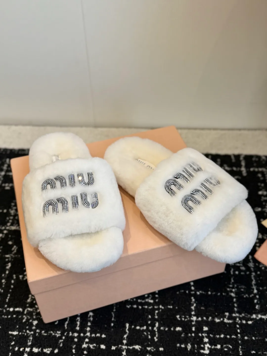 Тапочки Женские Miu Miu 18139572