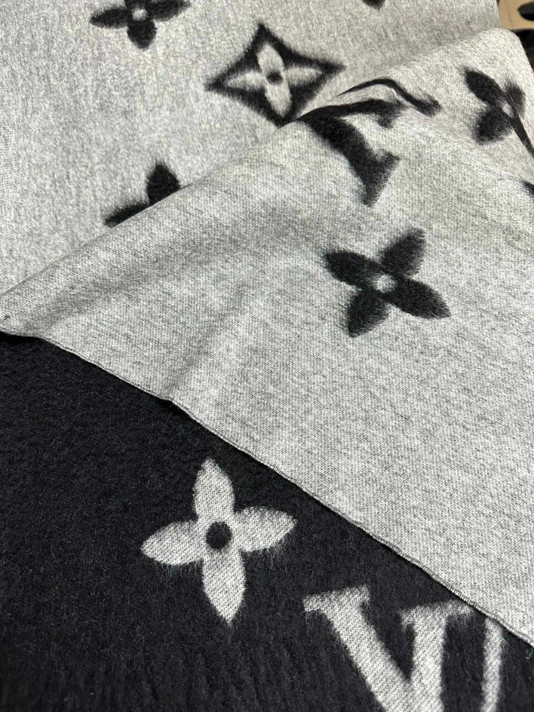 Шарфы Louis Vuitton 1525049