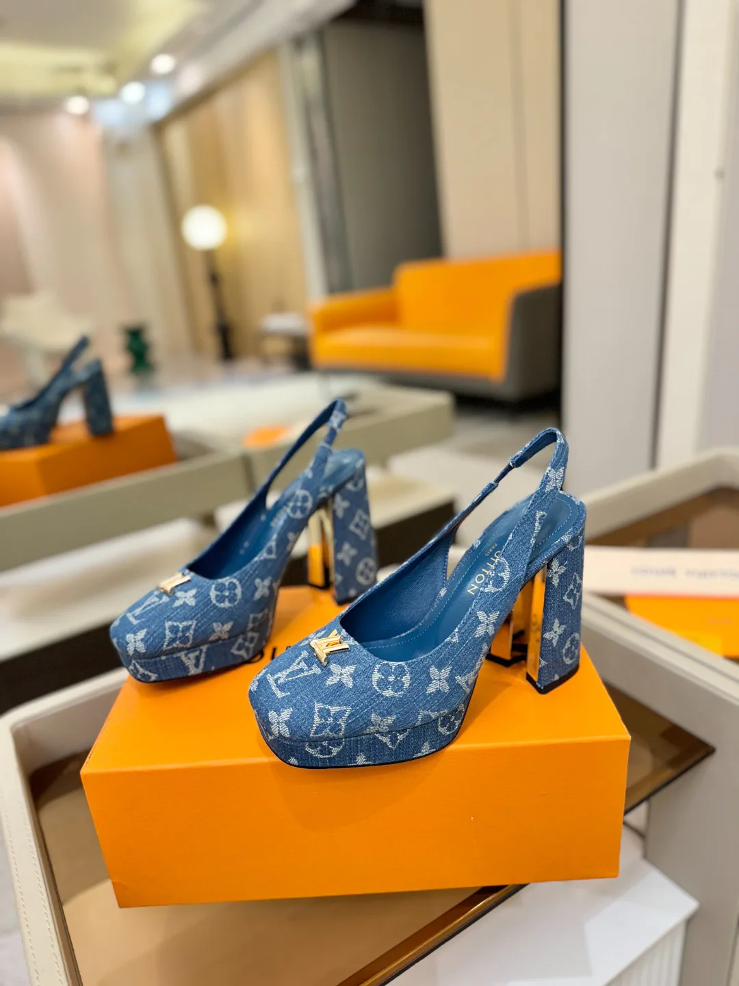 Туфли Женские Louis Vuitton 10910190