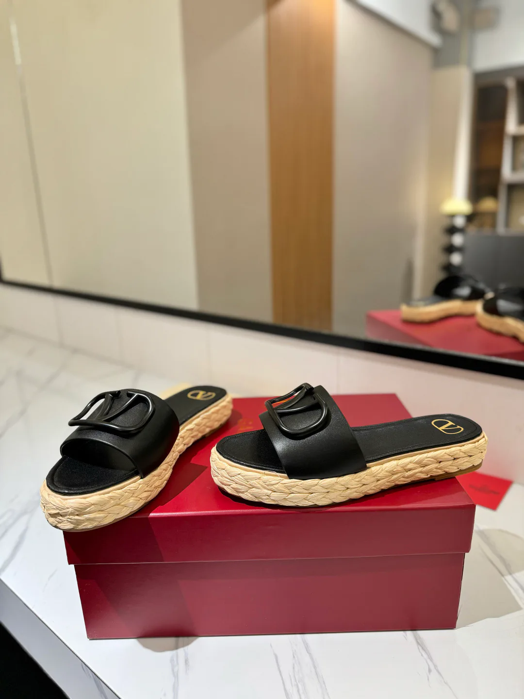 Босоножки Женские Valentino 17946607