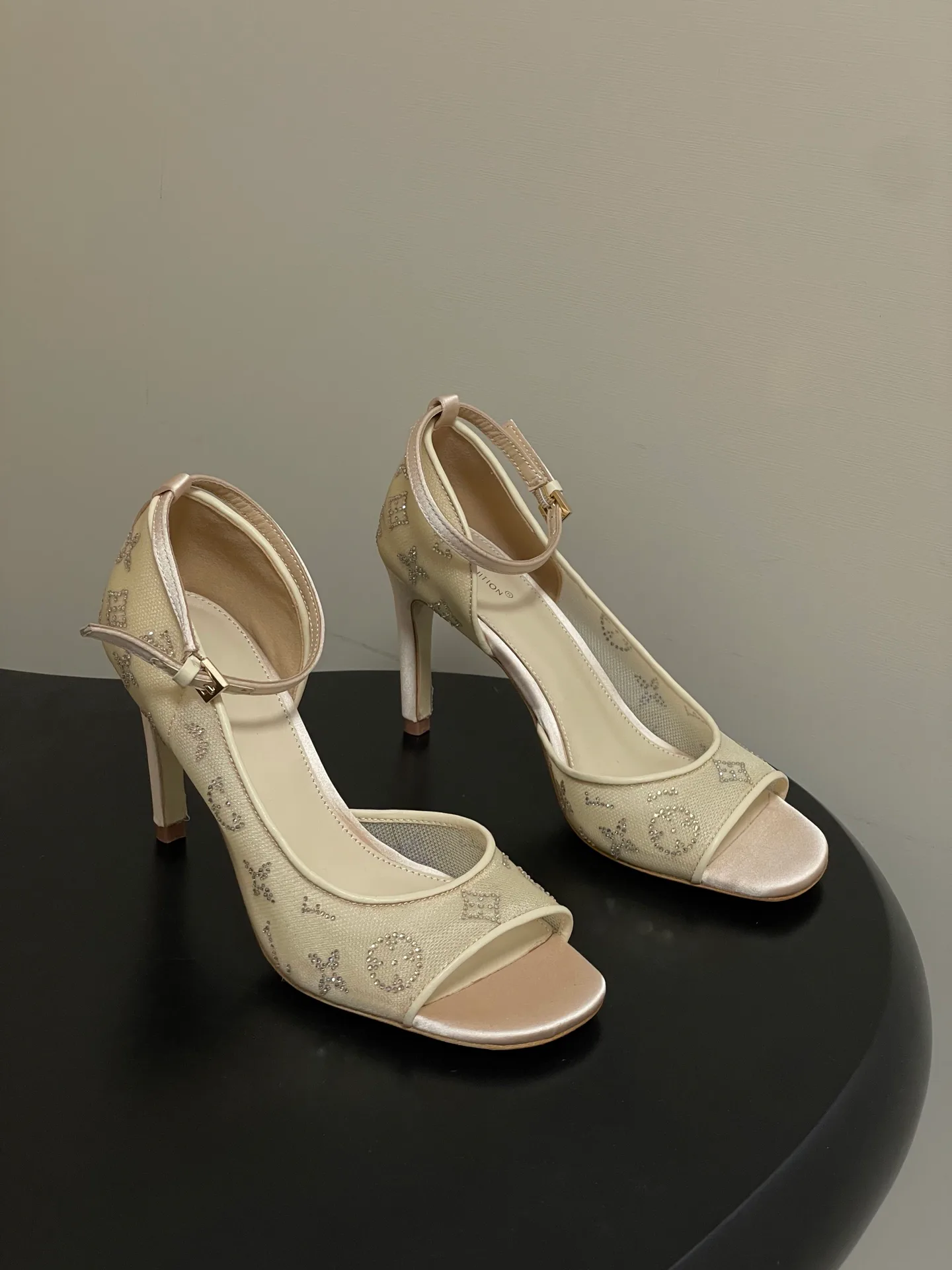 Босоножки Женские Louis Vuitton 11628682