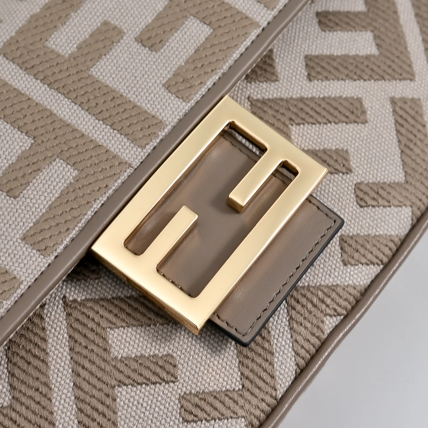 Классические Сумки Женские Fendi 18004263